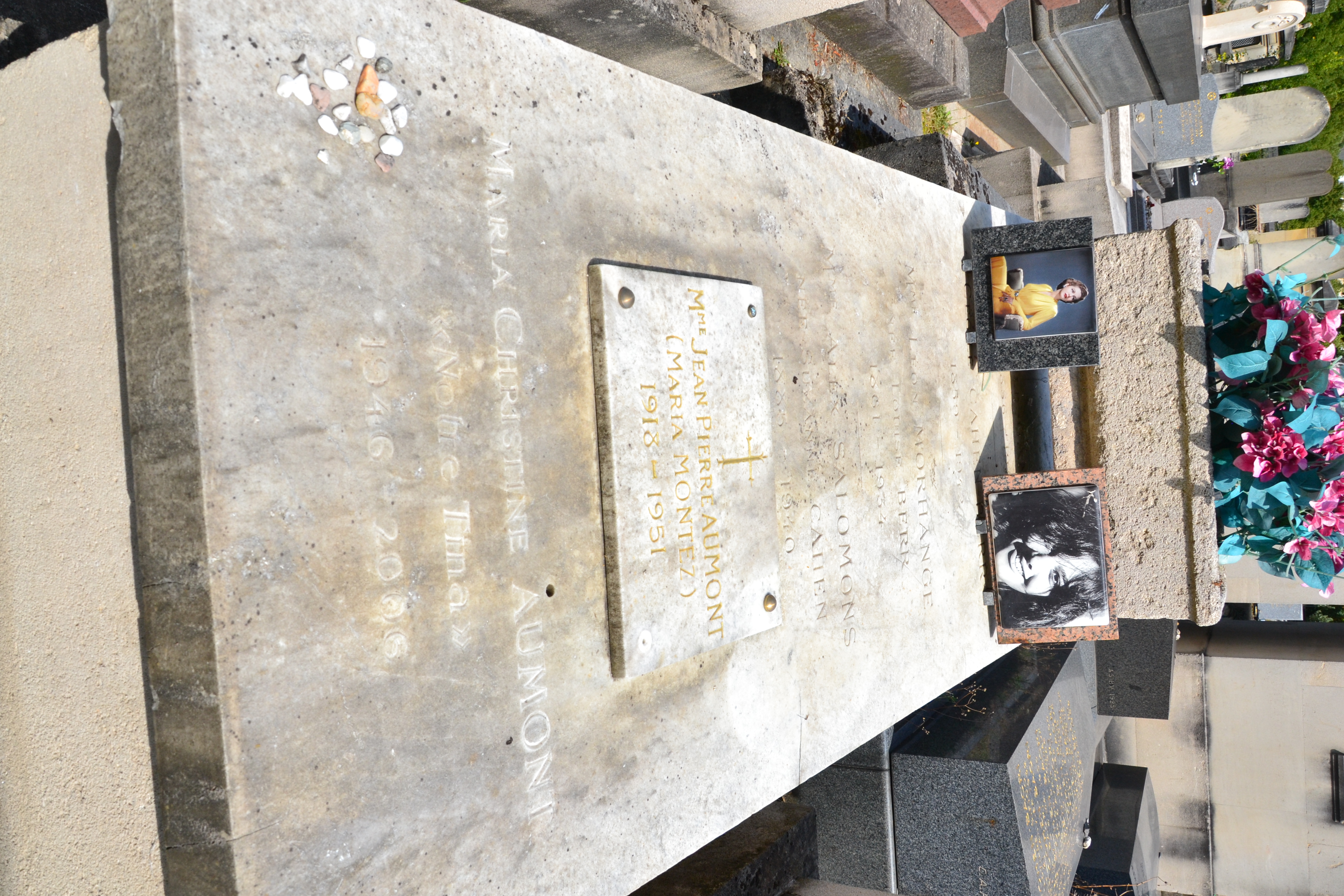 Tombe de Tina Aumont au cimetière du Montparnasse