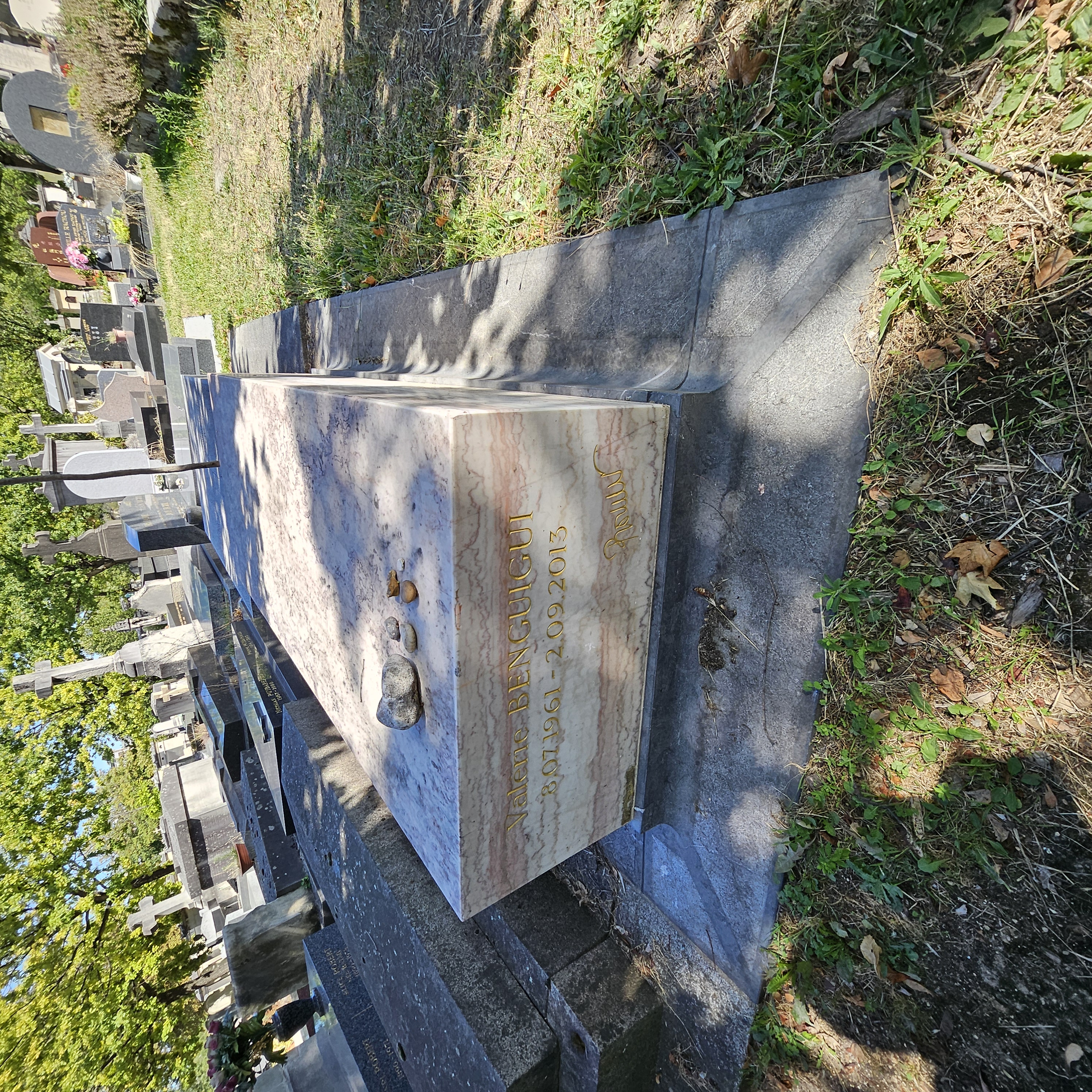 Tombe de Val?rie Benguigui au cimetière du Montparnasse