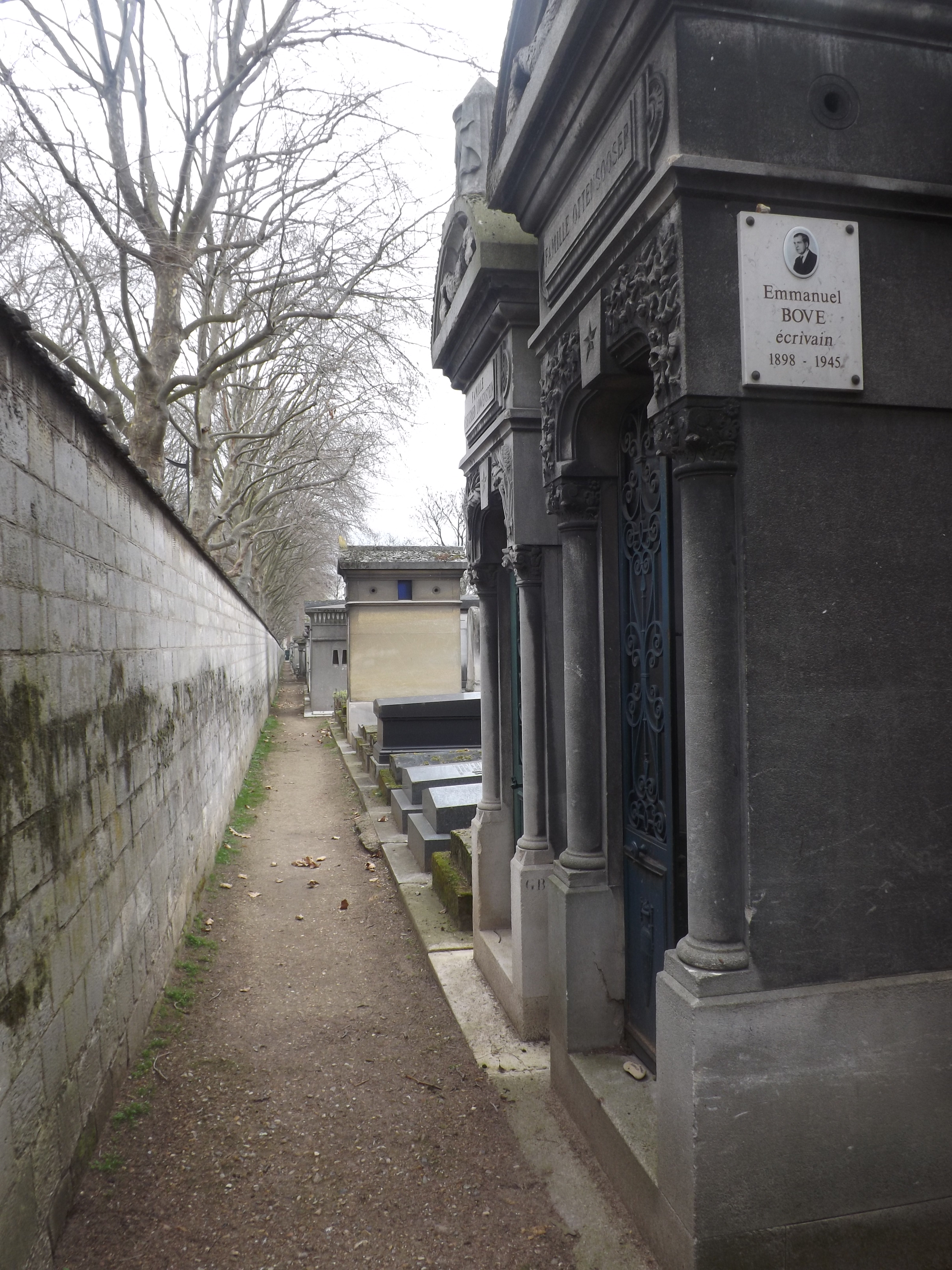 Tombe d'Emmanuel Bove au cimeti&egrave;re du Montparnasse