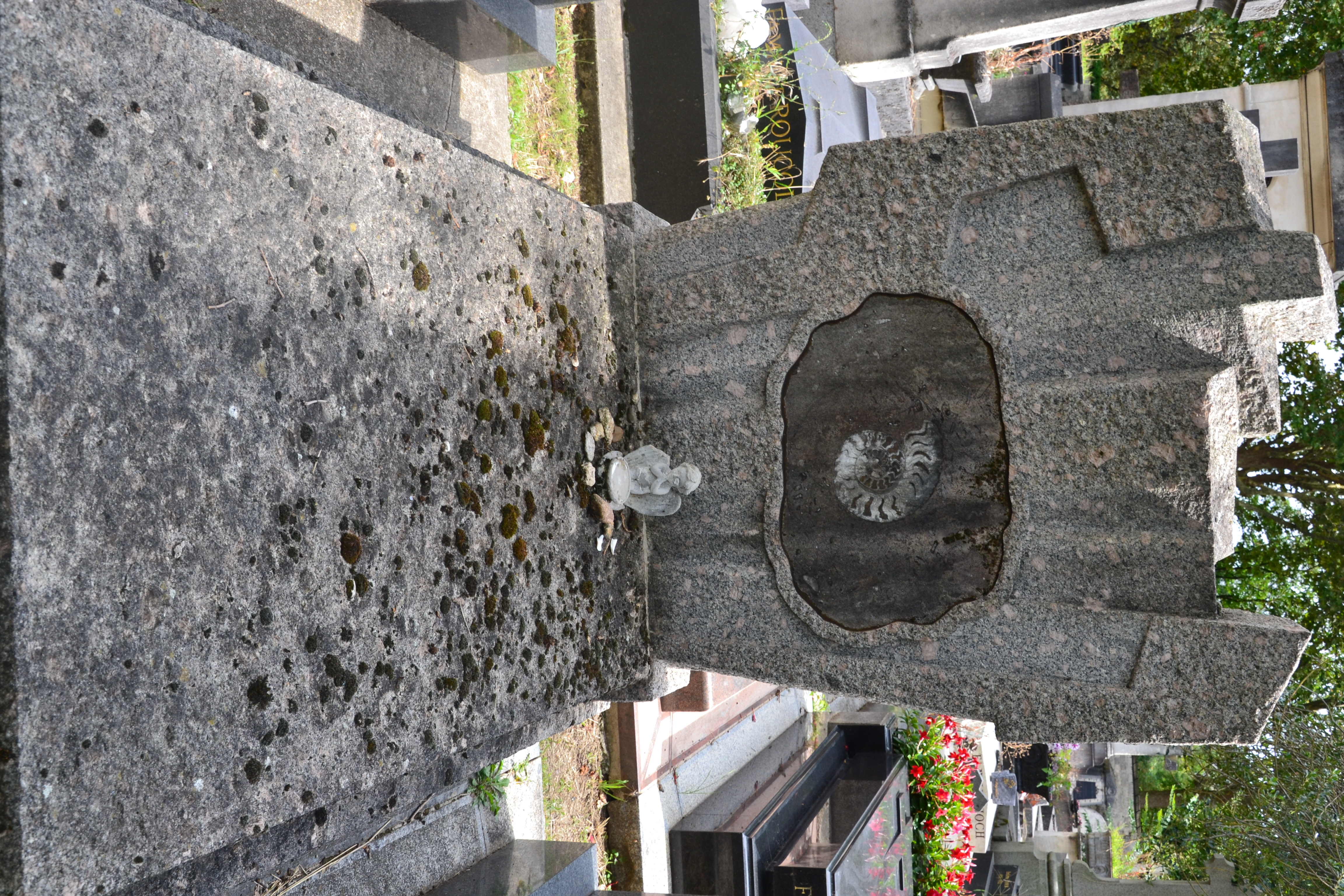 Tombe de Roger Caillois au cimeti&egrave;re du Montparnasse