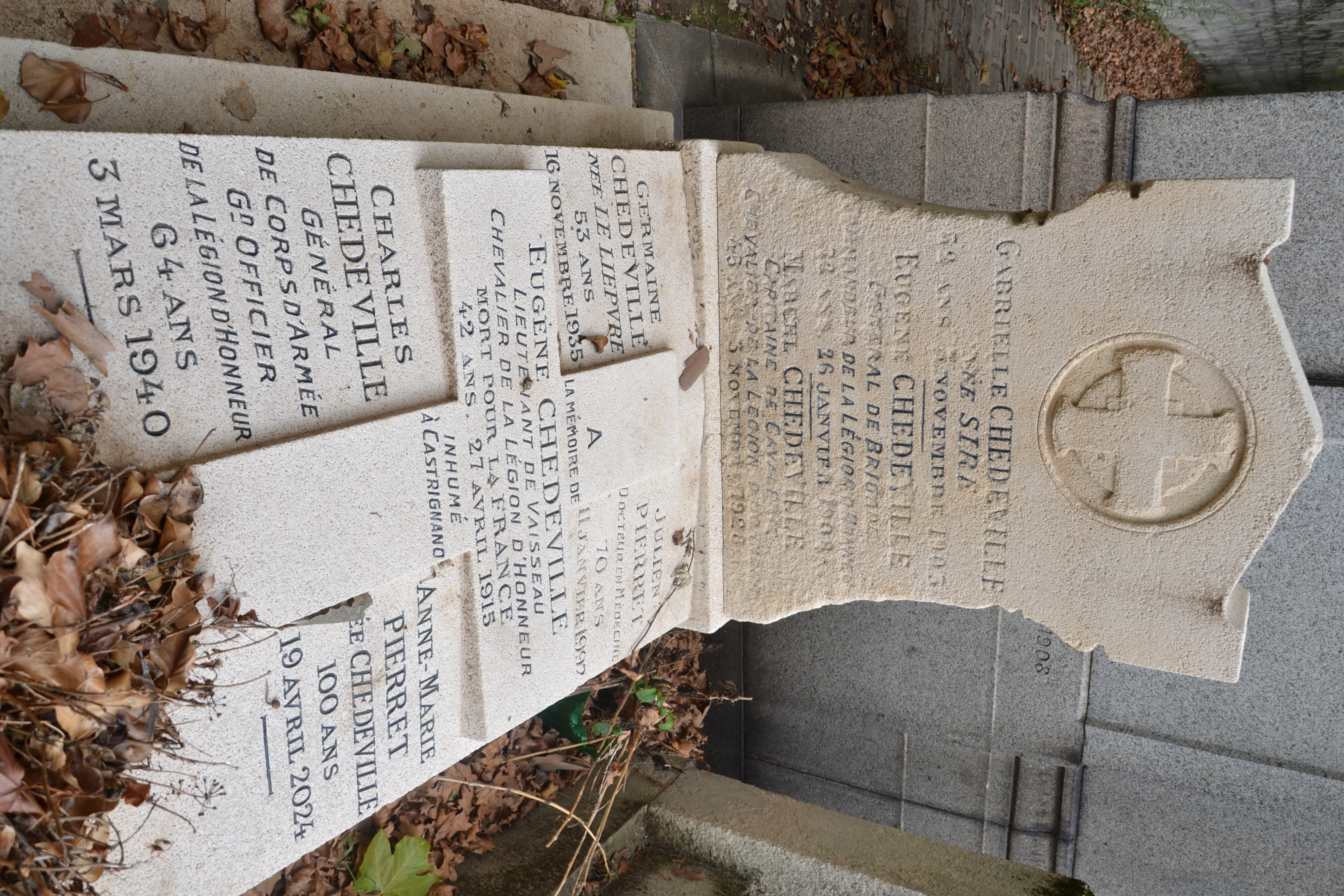 Tombe d'Eug&egrave;ne Ch&eacute;deville au cimeti&egrave;re du Montparnasse