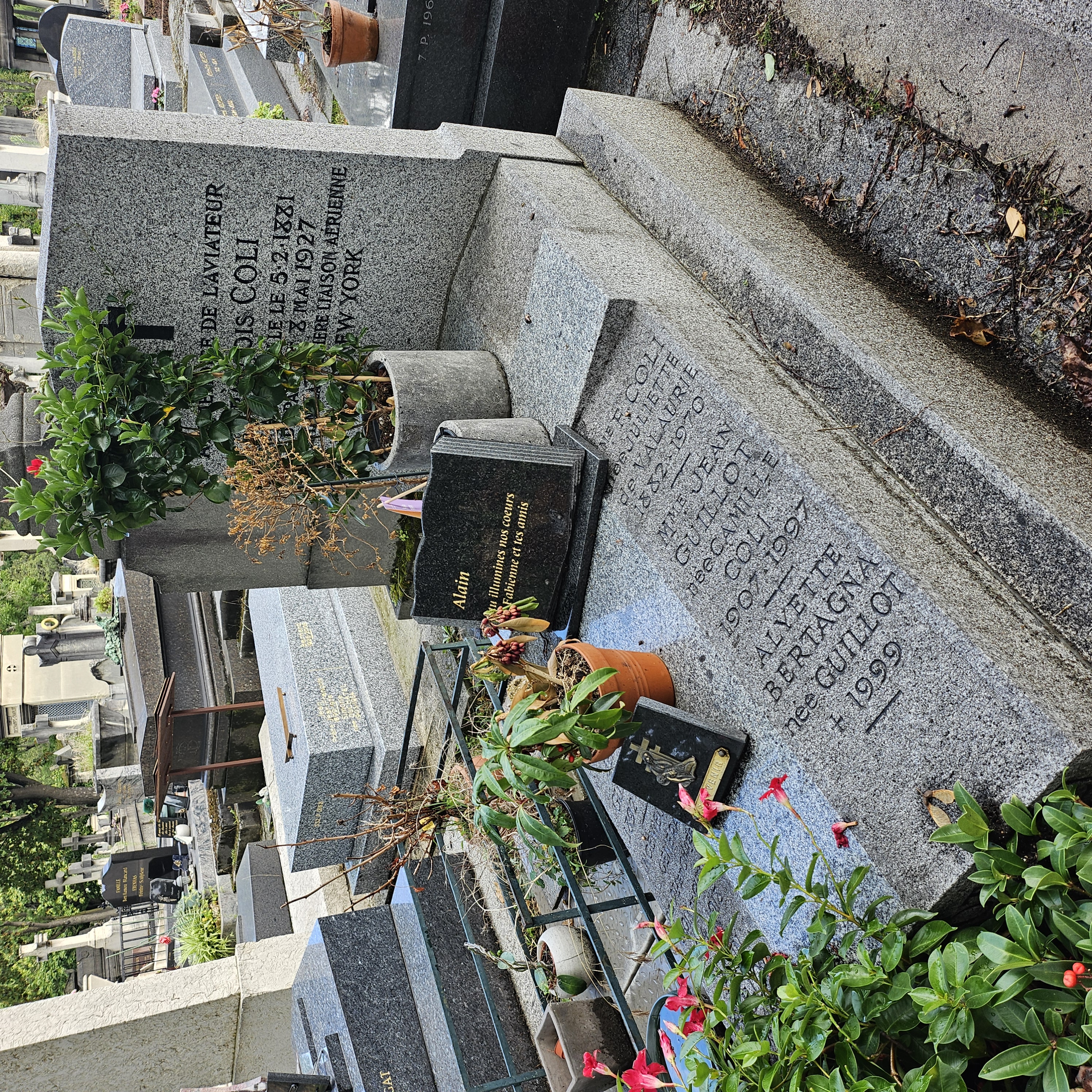Tombe de Fran&ccedil;ois Coli au cimeti&egrave;re du Montparnasse