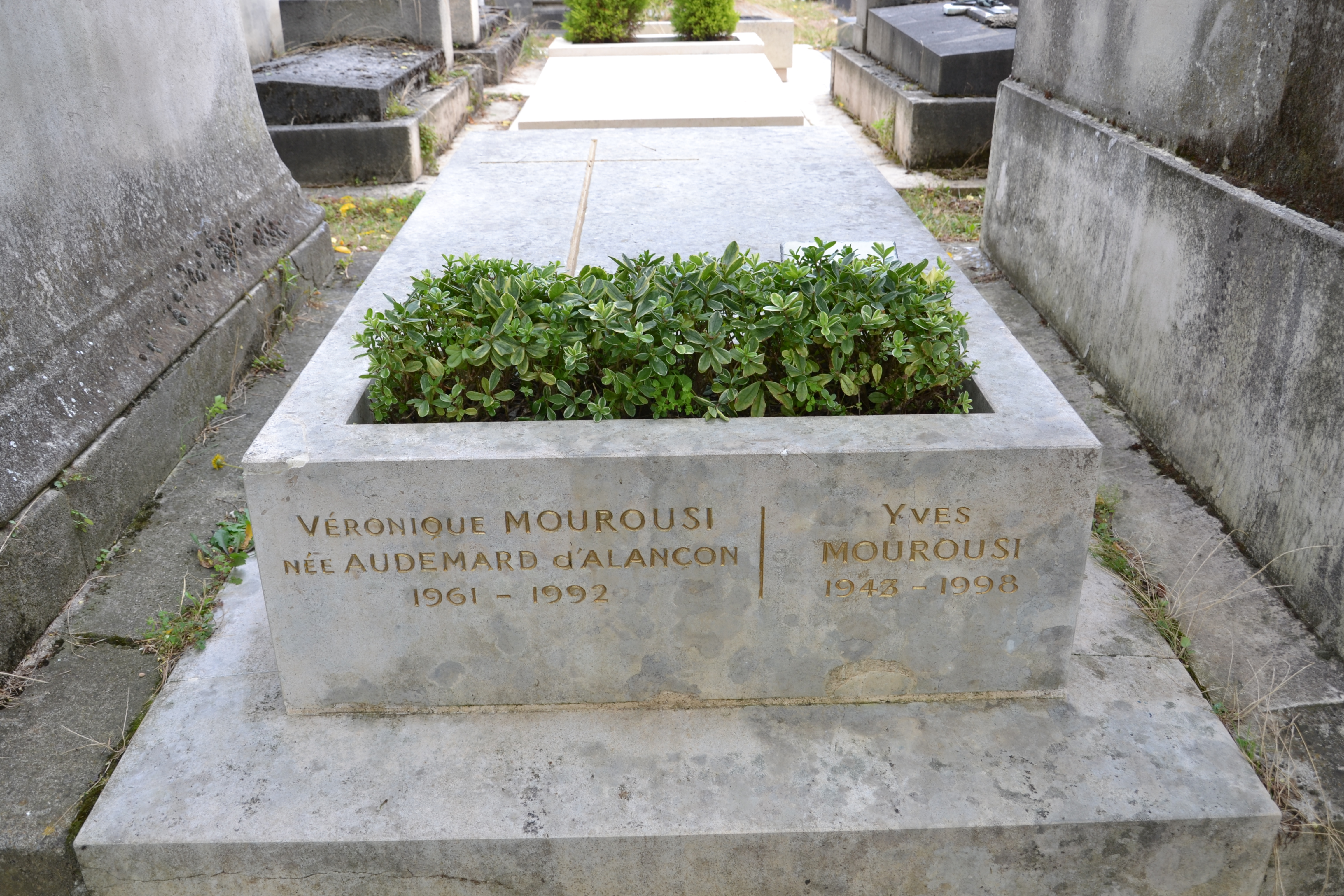 Tombe de Yves Mourousi au cimeti&egrave;re du Montparnasse