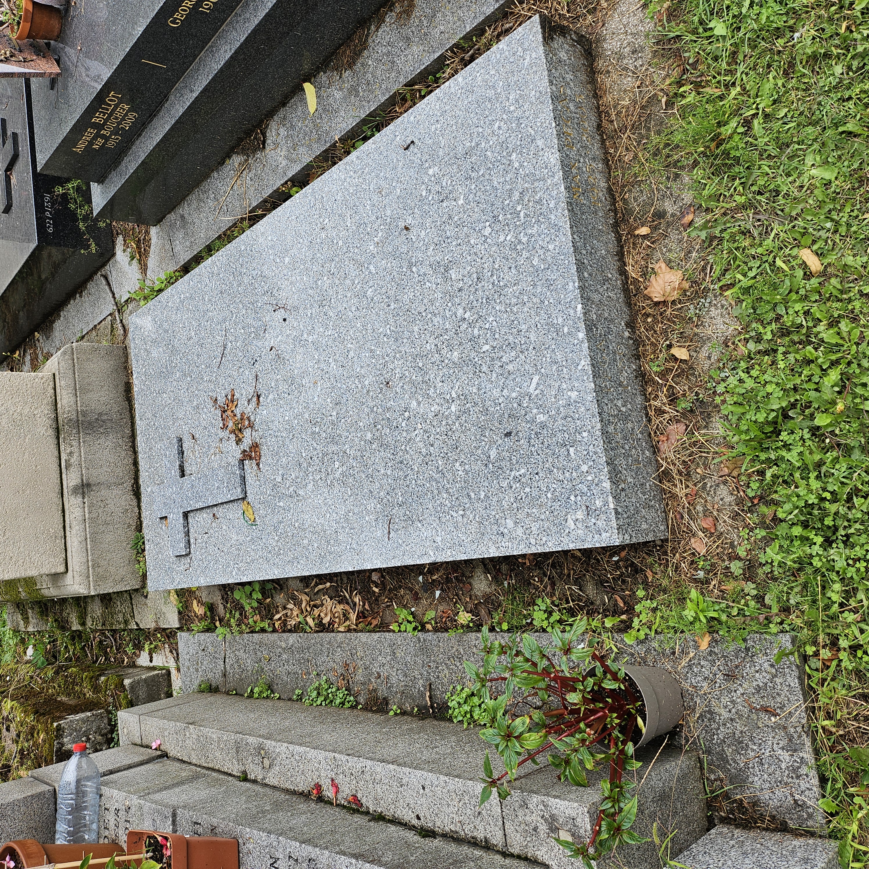 Tombe de Max P&eacute;cas