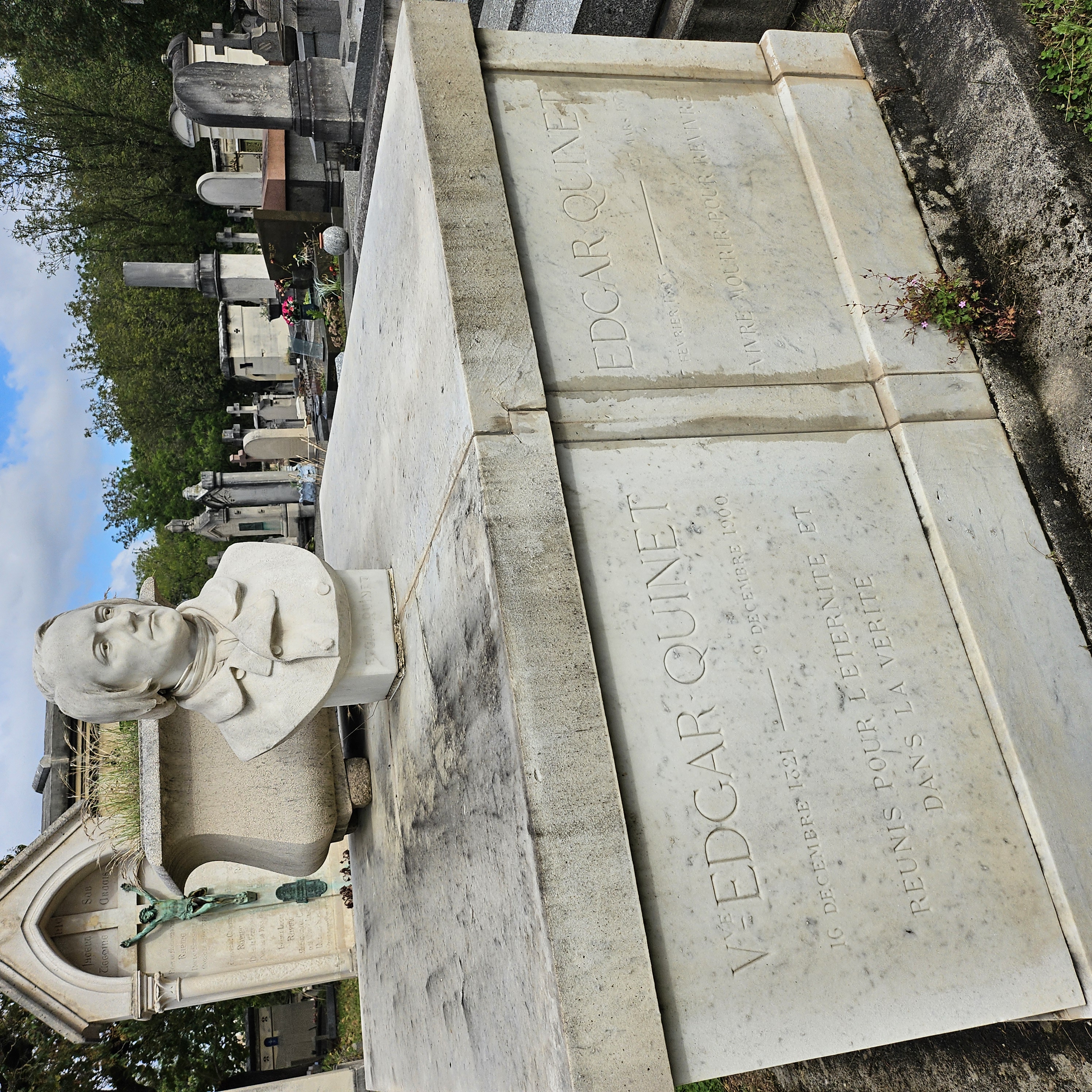 Tombe de Edgar Quinet au cimetière du Montparnasse à Paris