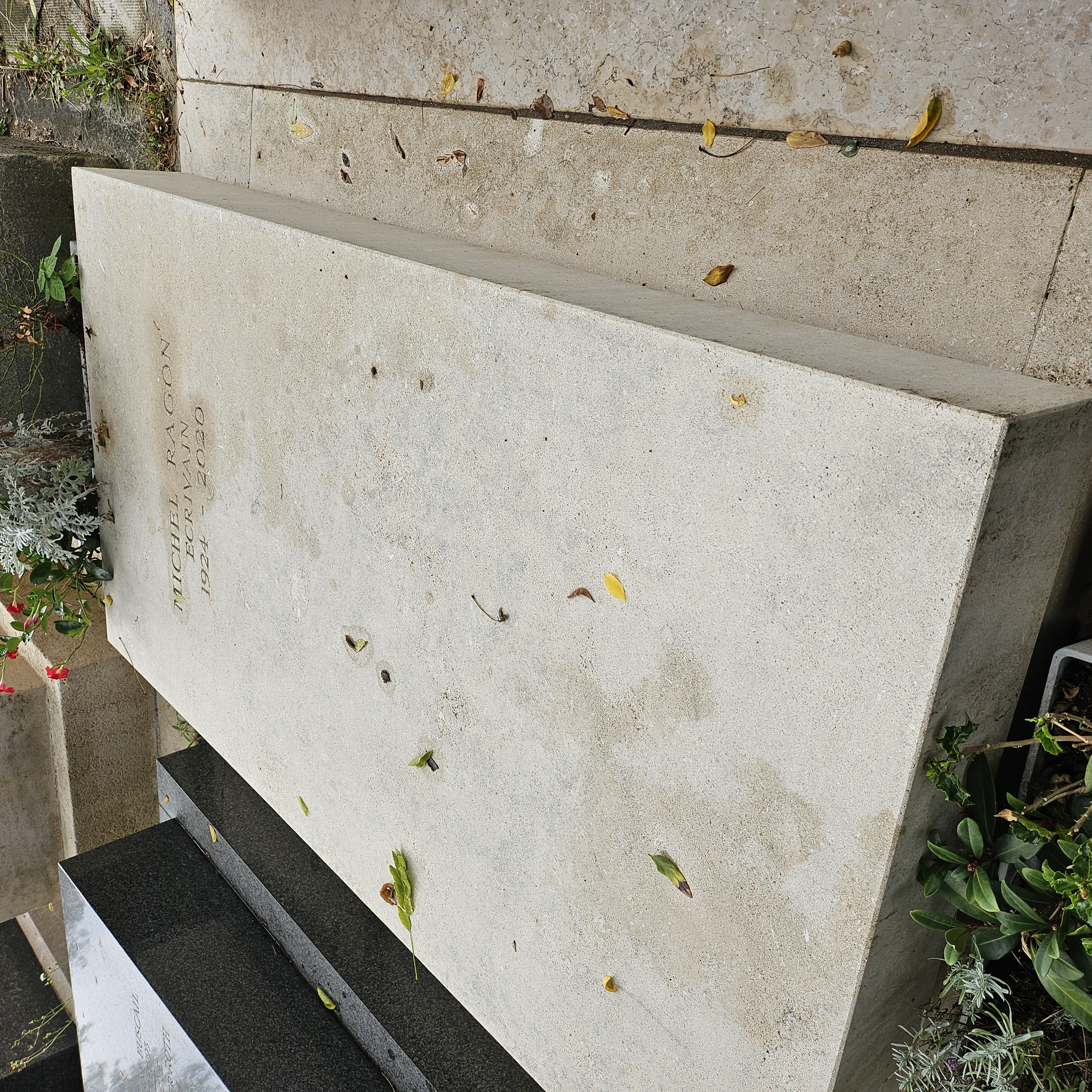 Tombe de Michel Ragon