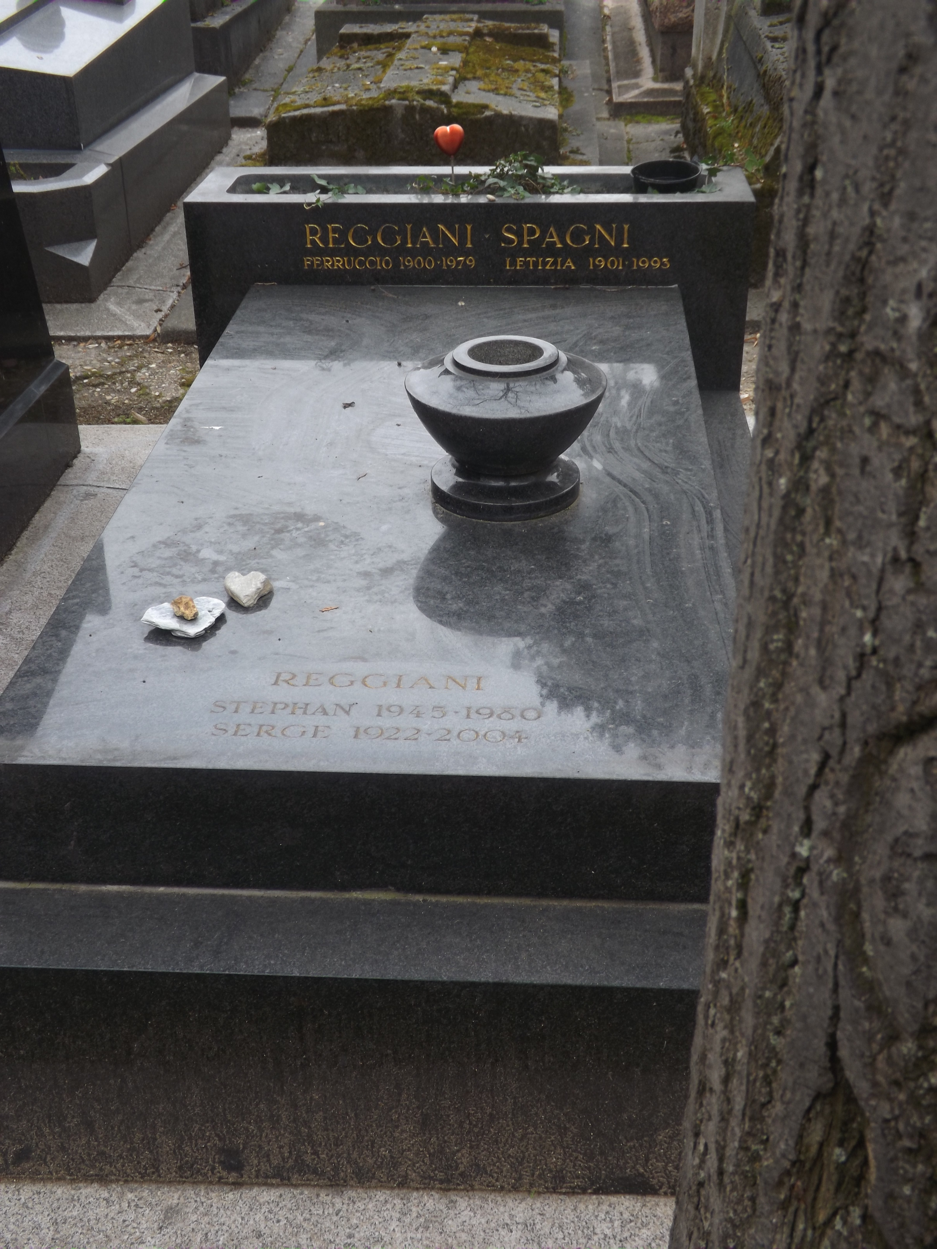 Tombe de Serge Reggiani