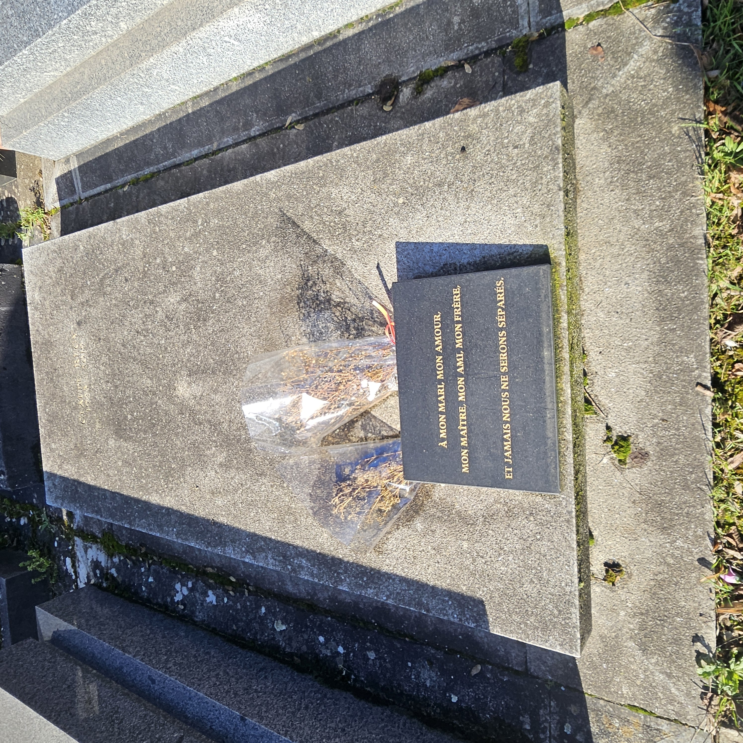 Tombe de Claude R&eacute;gy