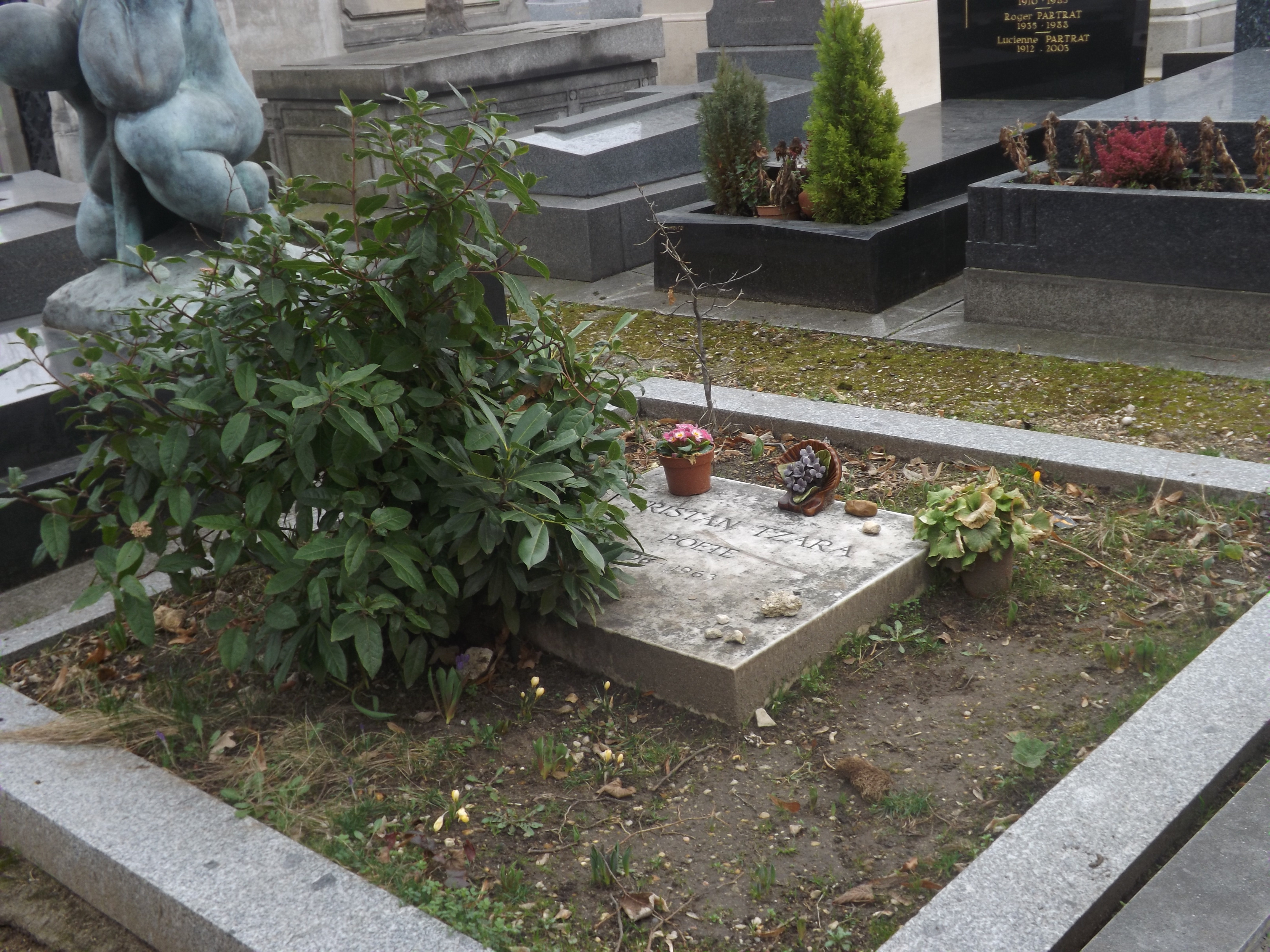 Tombe de Tristan Tzara