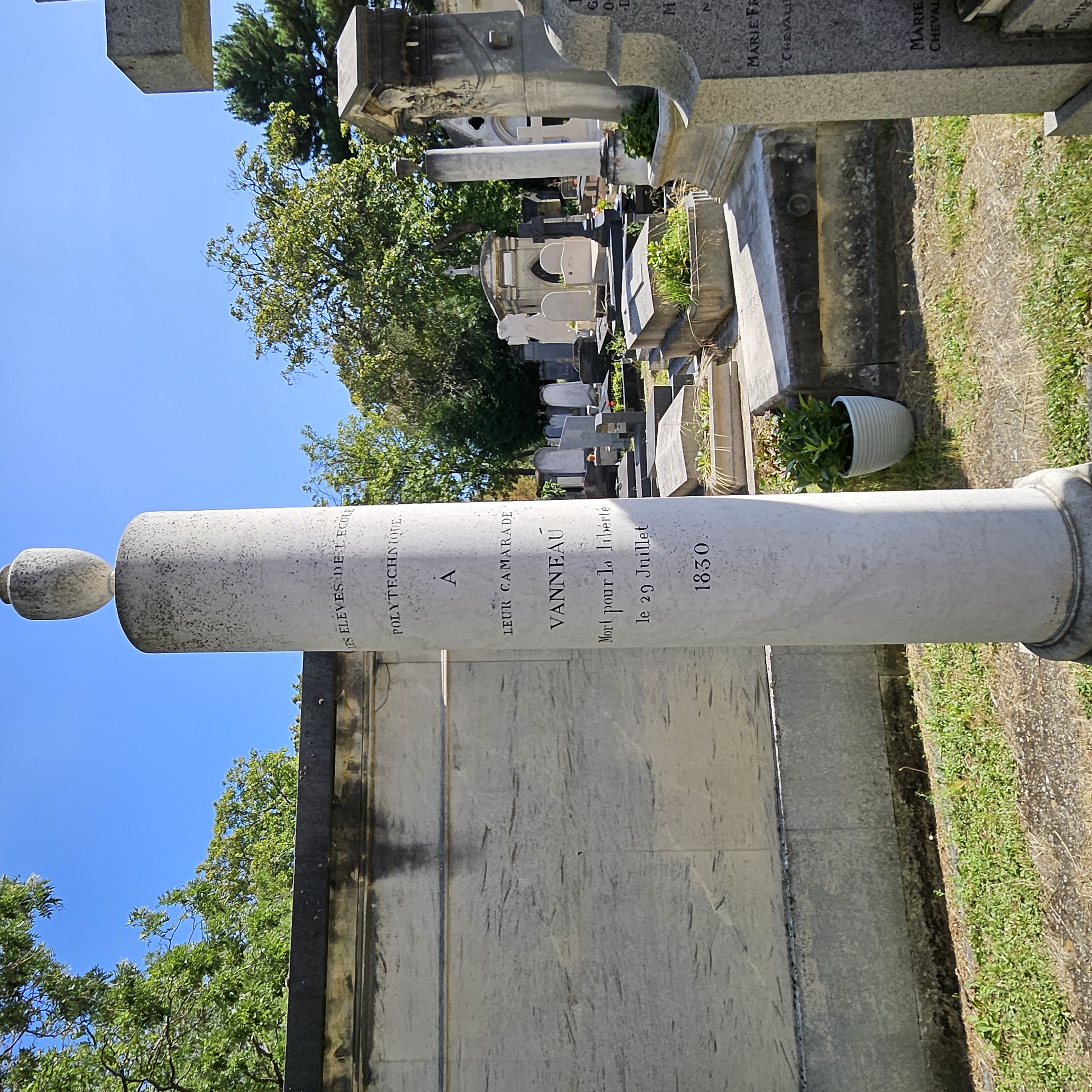 Tombe de Louis Vaneau