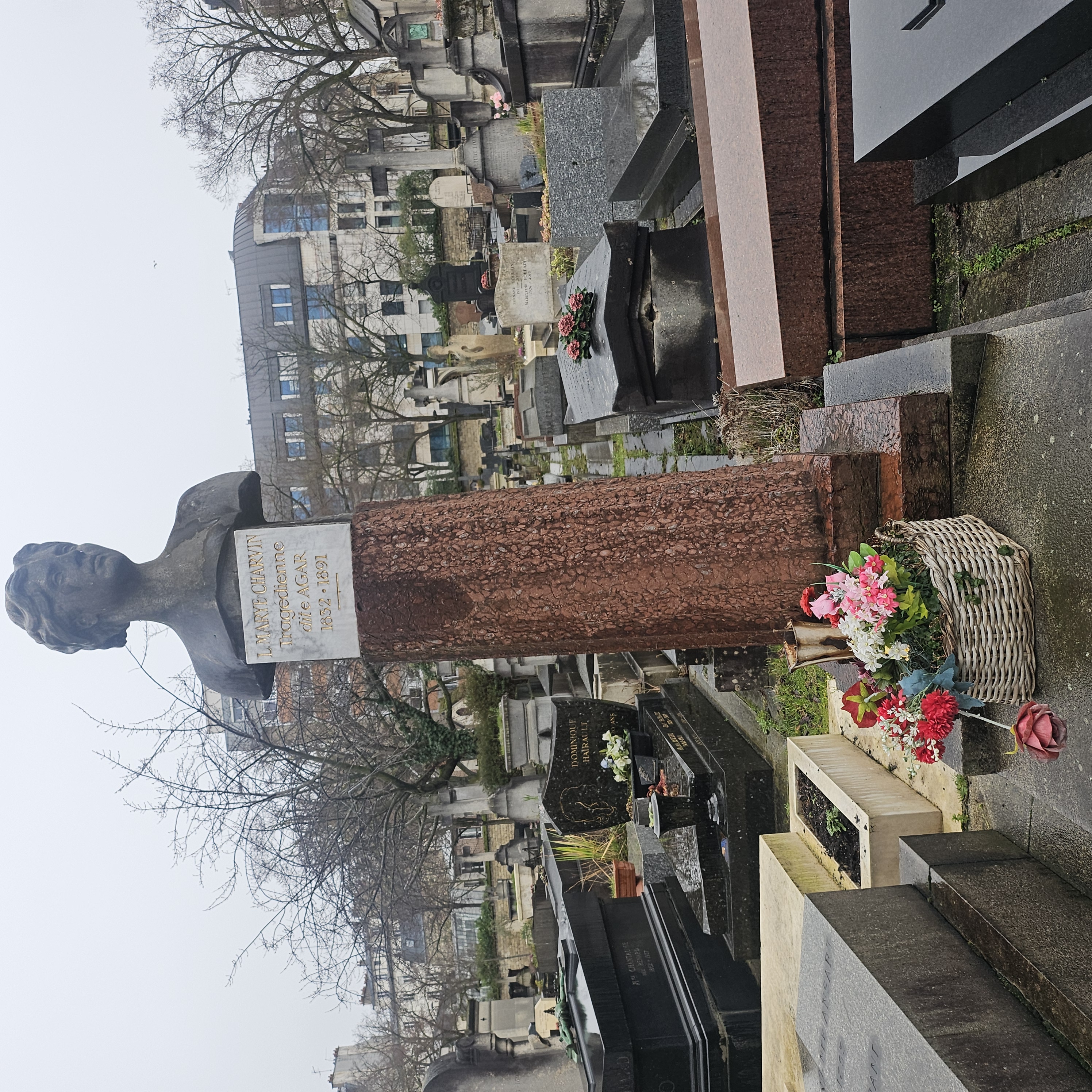 Tombe au cimeti&egrave;re du Montparnasse