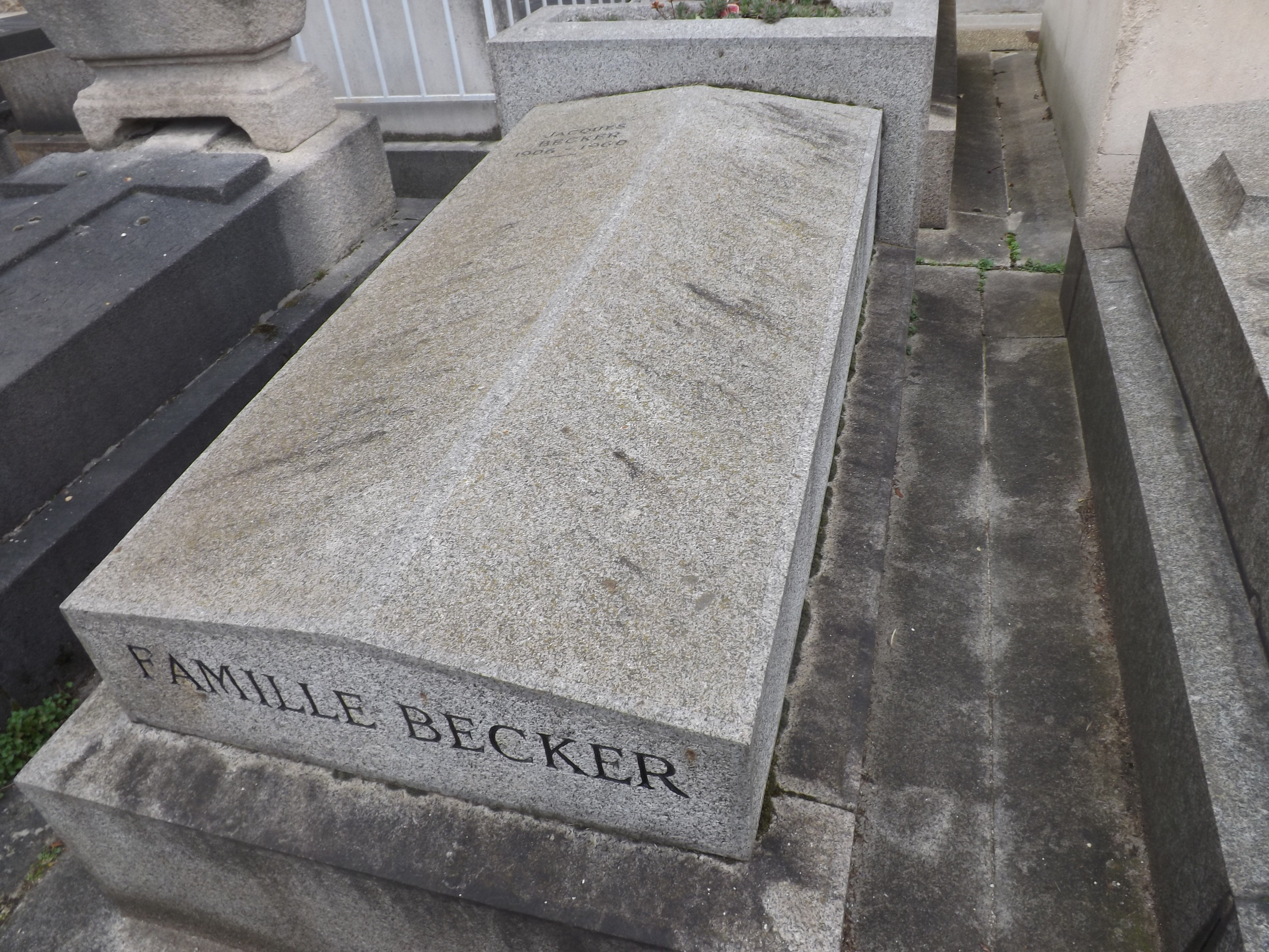 Tombe de Jacques Becker au cimetière du Montparnasse