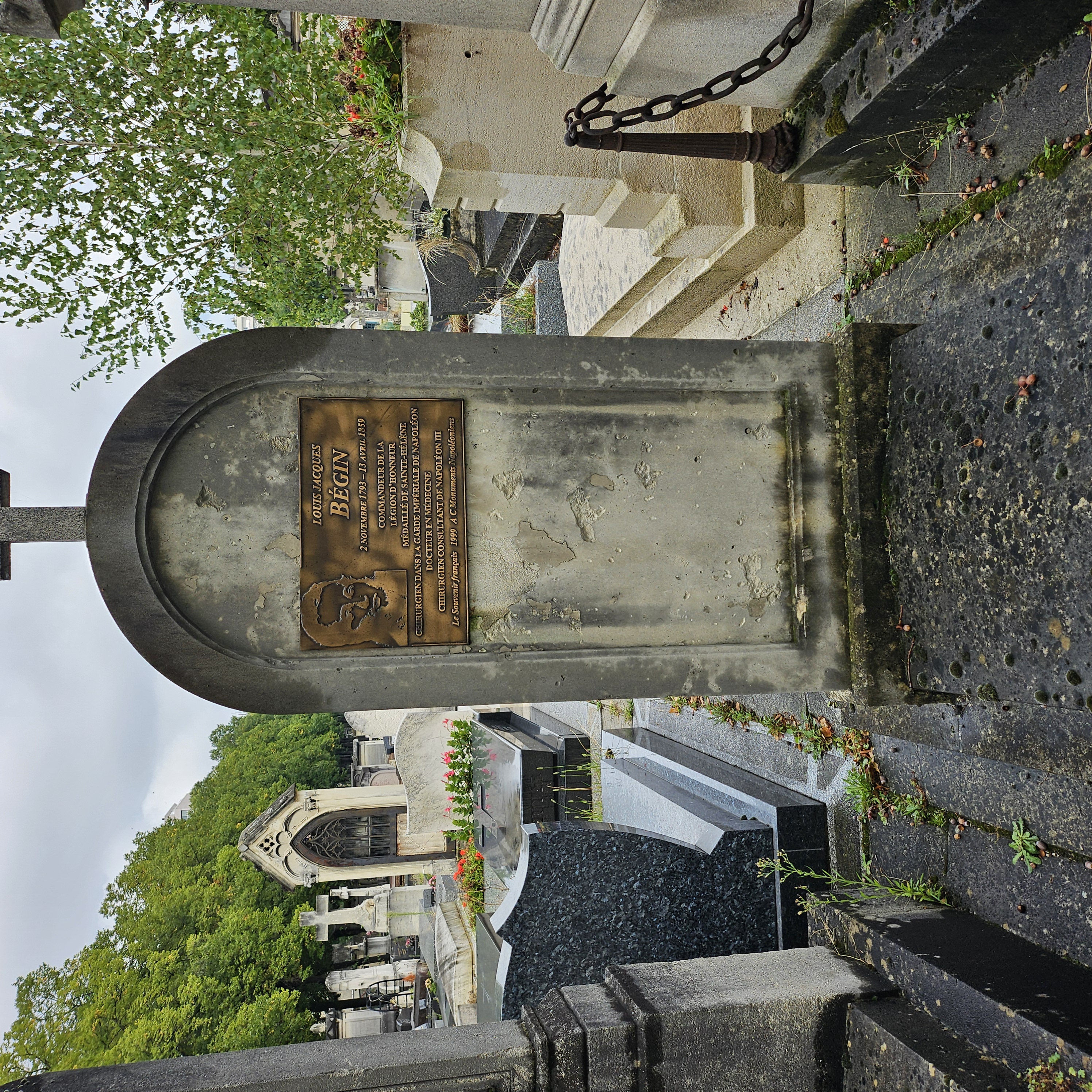 Tombe de Louis Jacques Begin au cimetière du Montparnasse
