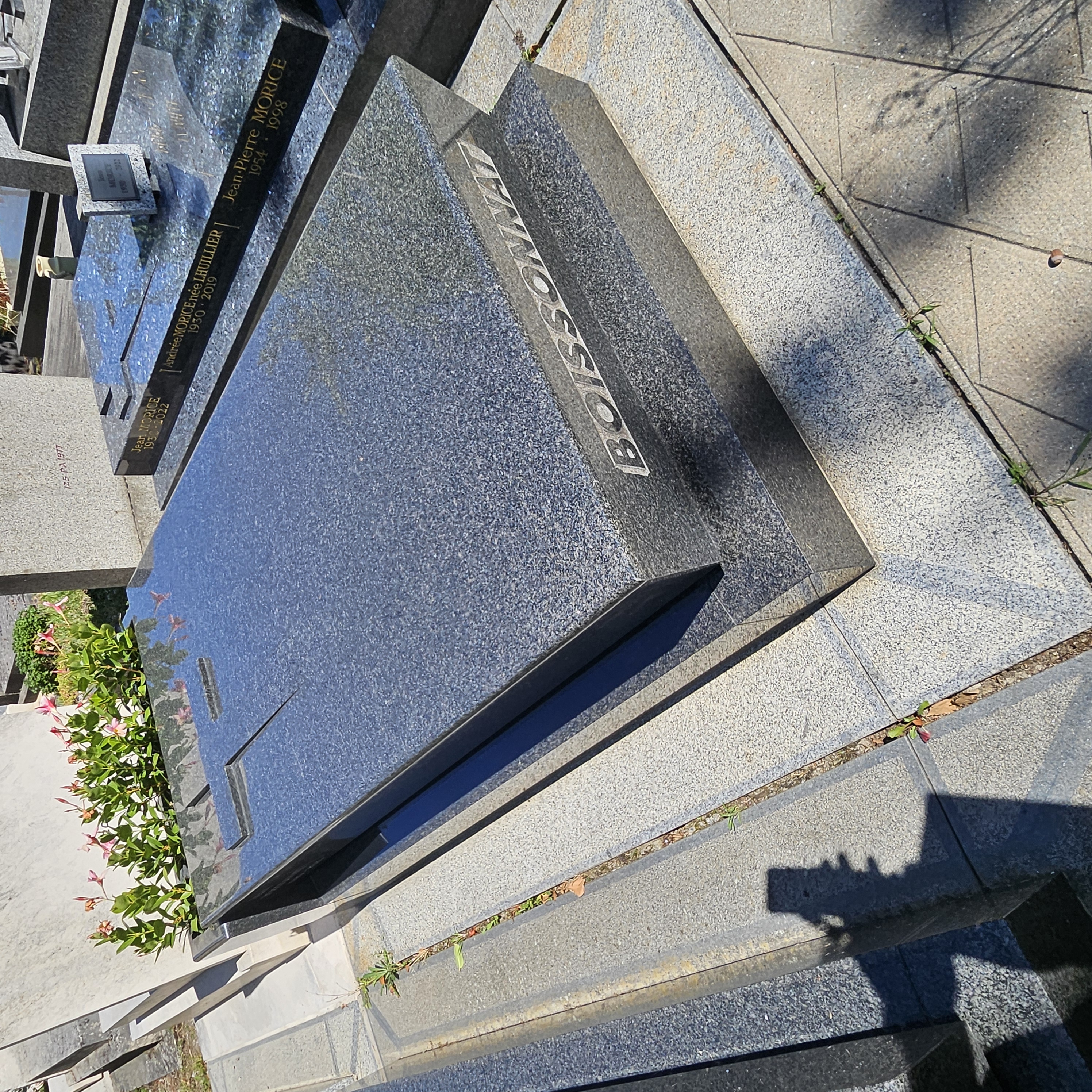Tombe de Jean Boissonnat au cimetière du Montparnasse