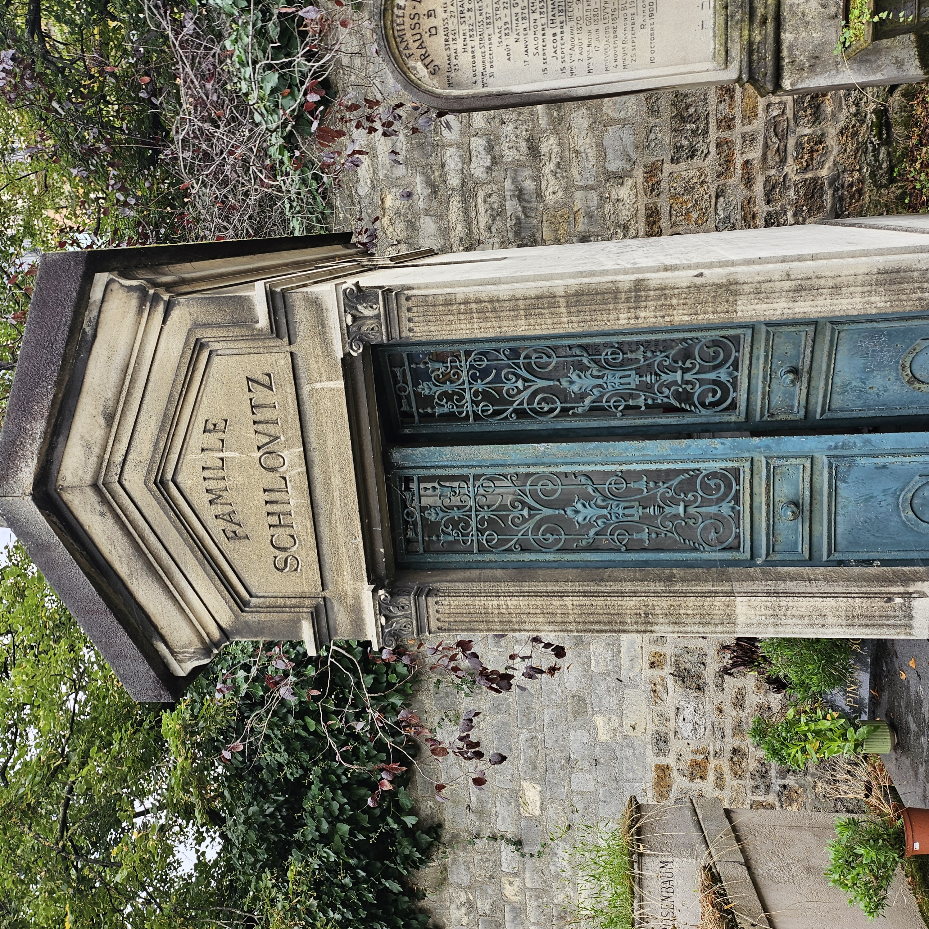 Tombe de Claude Confort&egrave;s au cimeti&egrave;re du Montparnasse