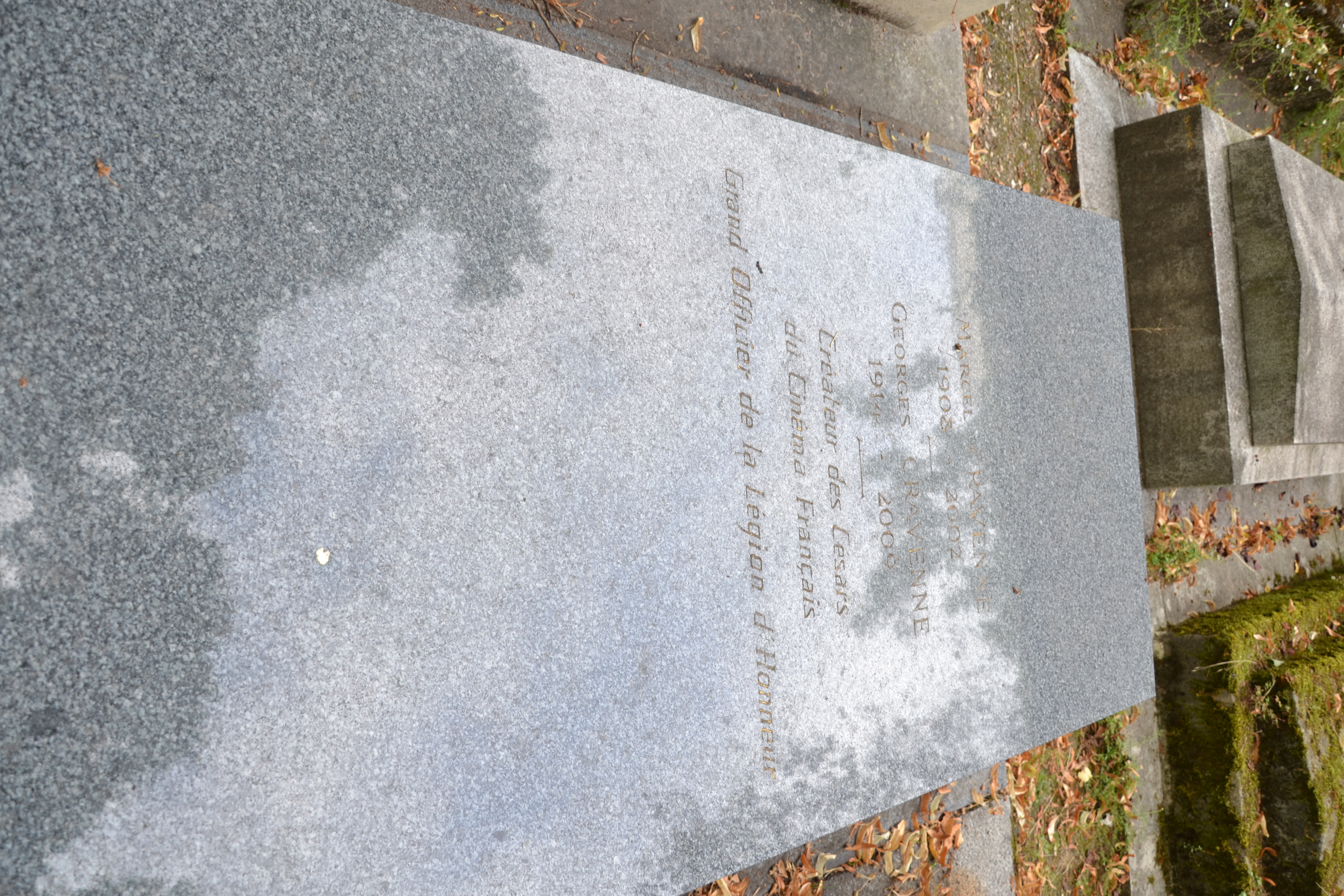 Tombe de Georges Cravenne au cimeti&egrave;re du Montparnasse