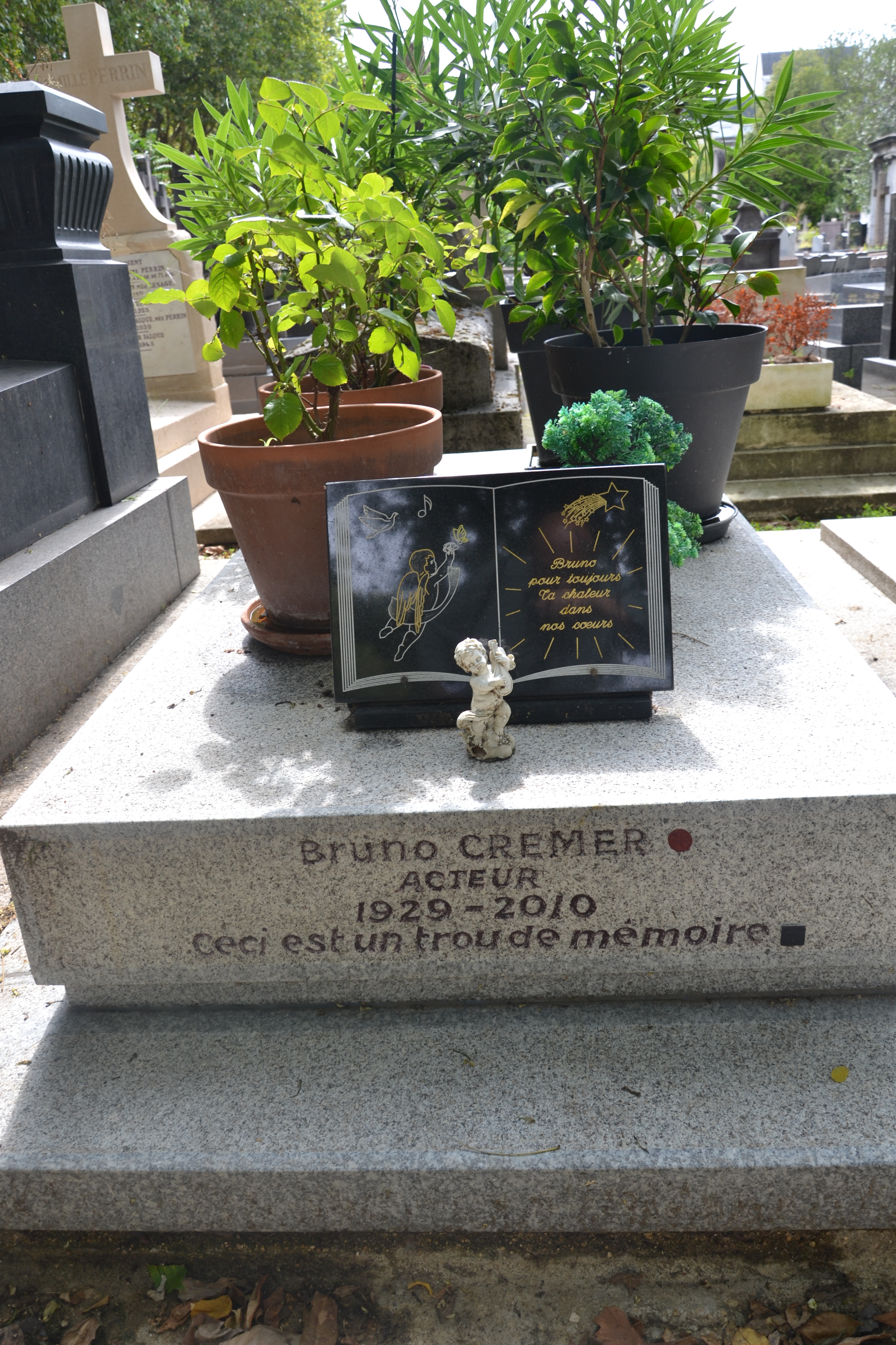 Tombe de Bruno Cremer au cimetière du Montparnasse à Paris