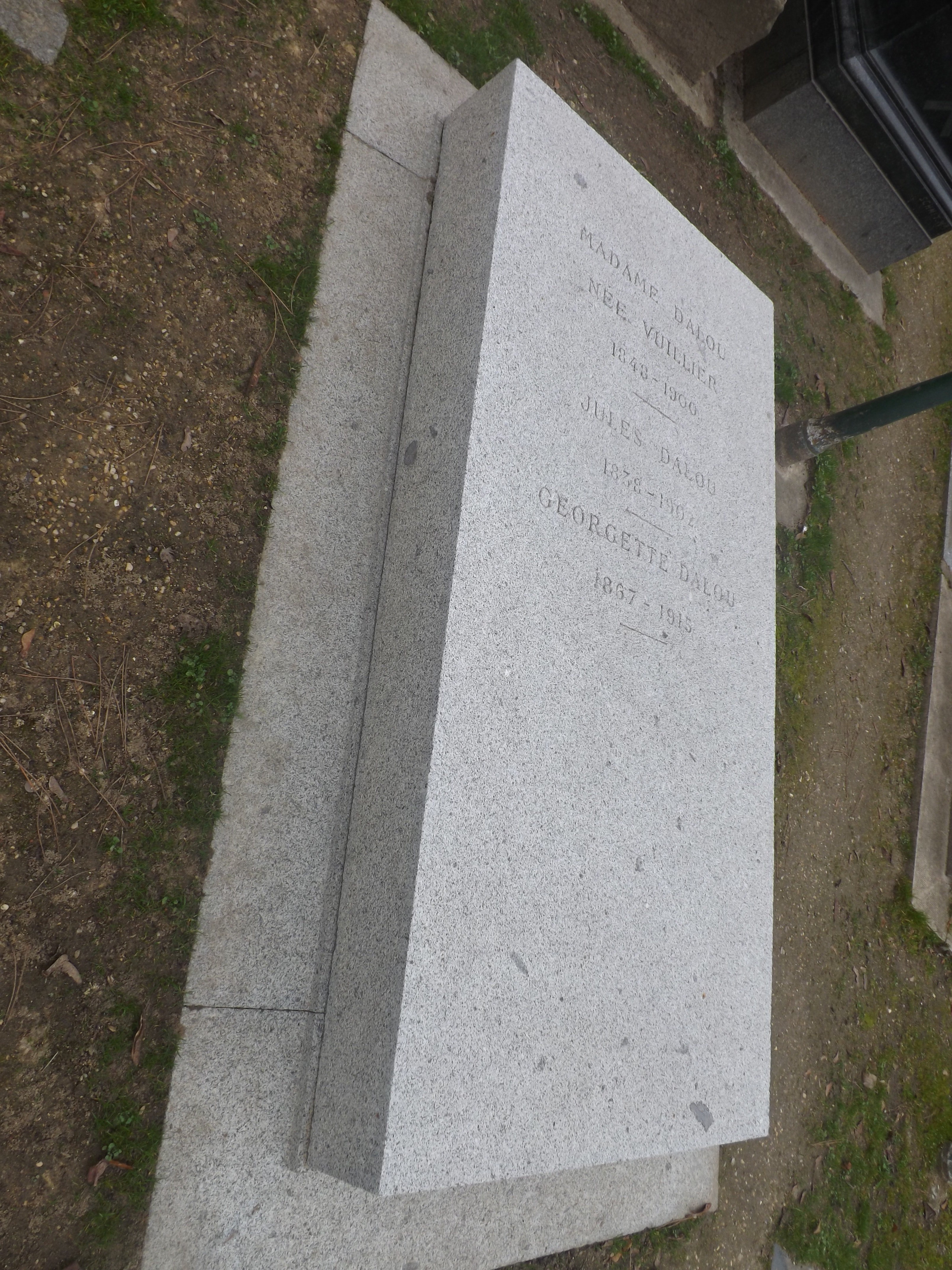 Tombe de Jules Dalou au cimetière du Montparnasse à Paris