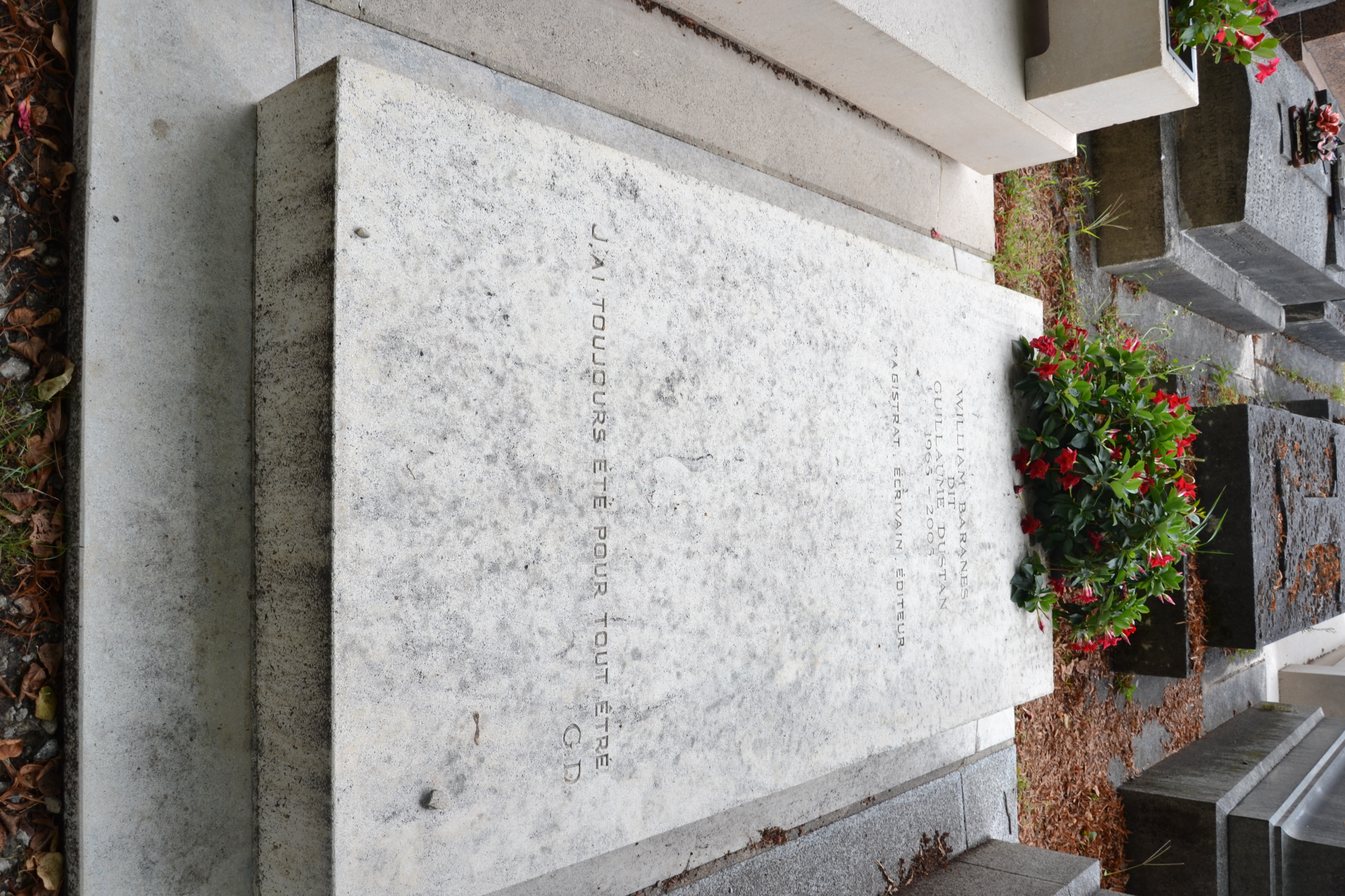 Tombe de Guillaume Dustan au cimetière du Montparnasse à Paris