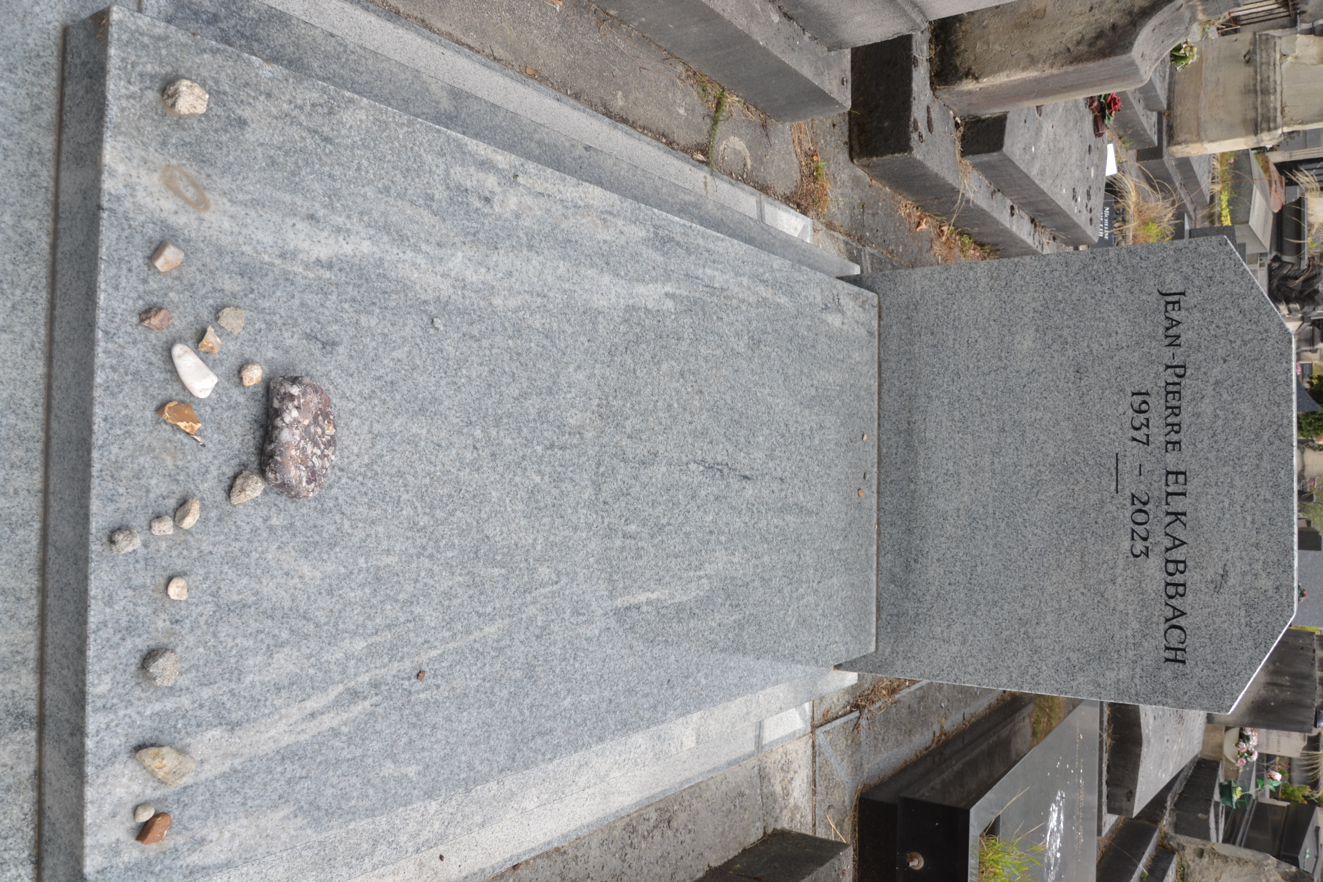 Tombe de Jean-Pierre Elkabbach au cimeti&egrave;re du Montparnasse