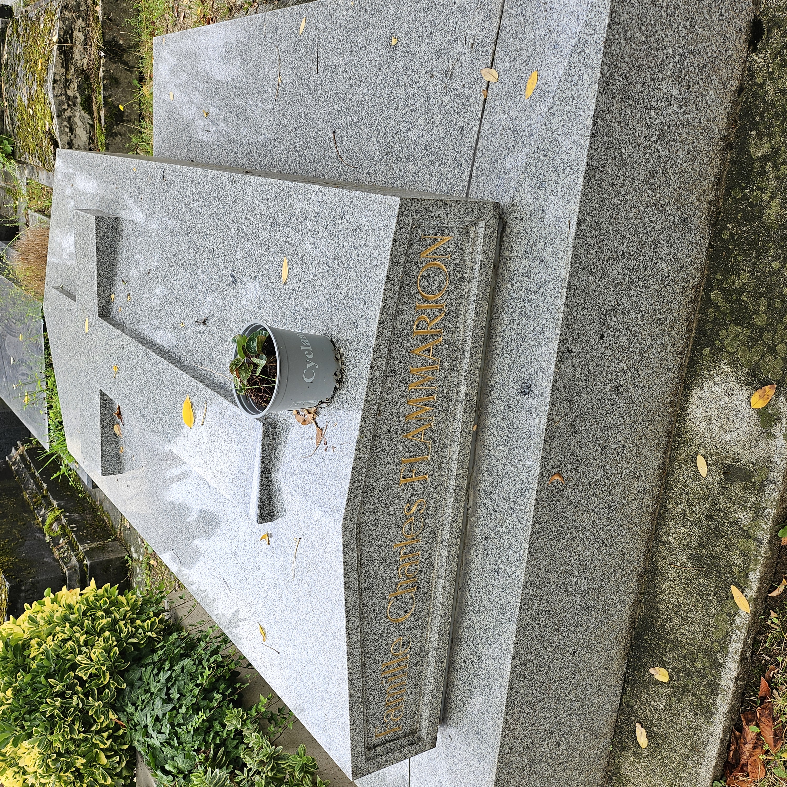 Tombe de Charles et Henri Flammarion au cimeti&egrave;re du Montparnasse