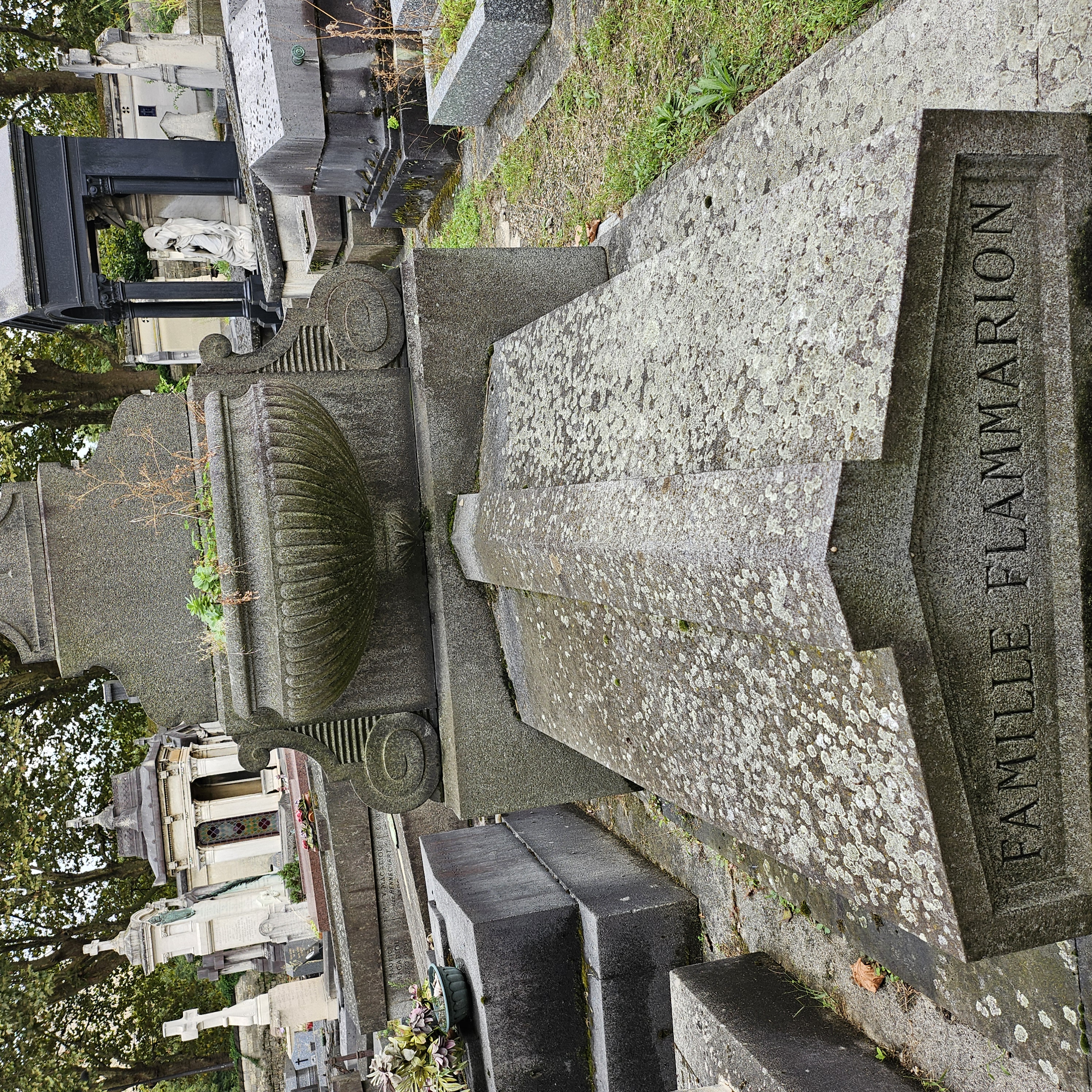 Tombe d'Ernest Flammarion au cimeti&egrave;re du Montparnasse