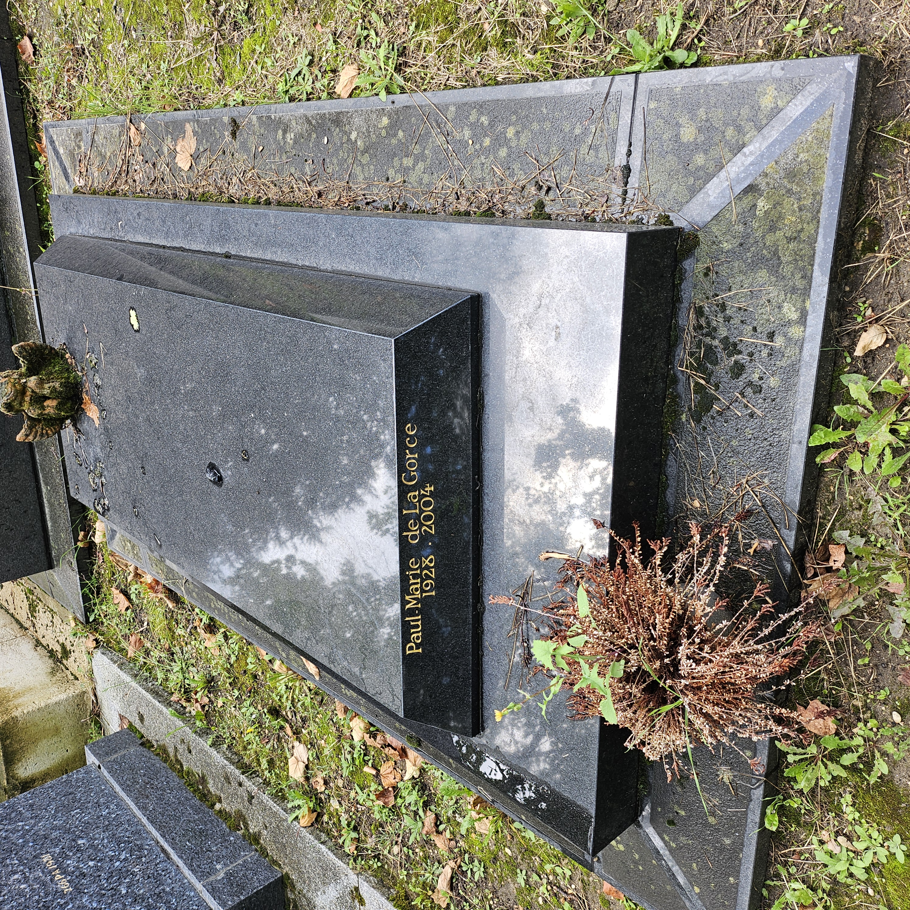 Tombe de Paul-Marie de la Gorce au cimeti&egrave;re du Montparnasse