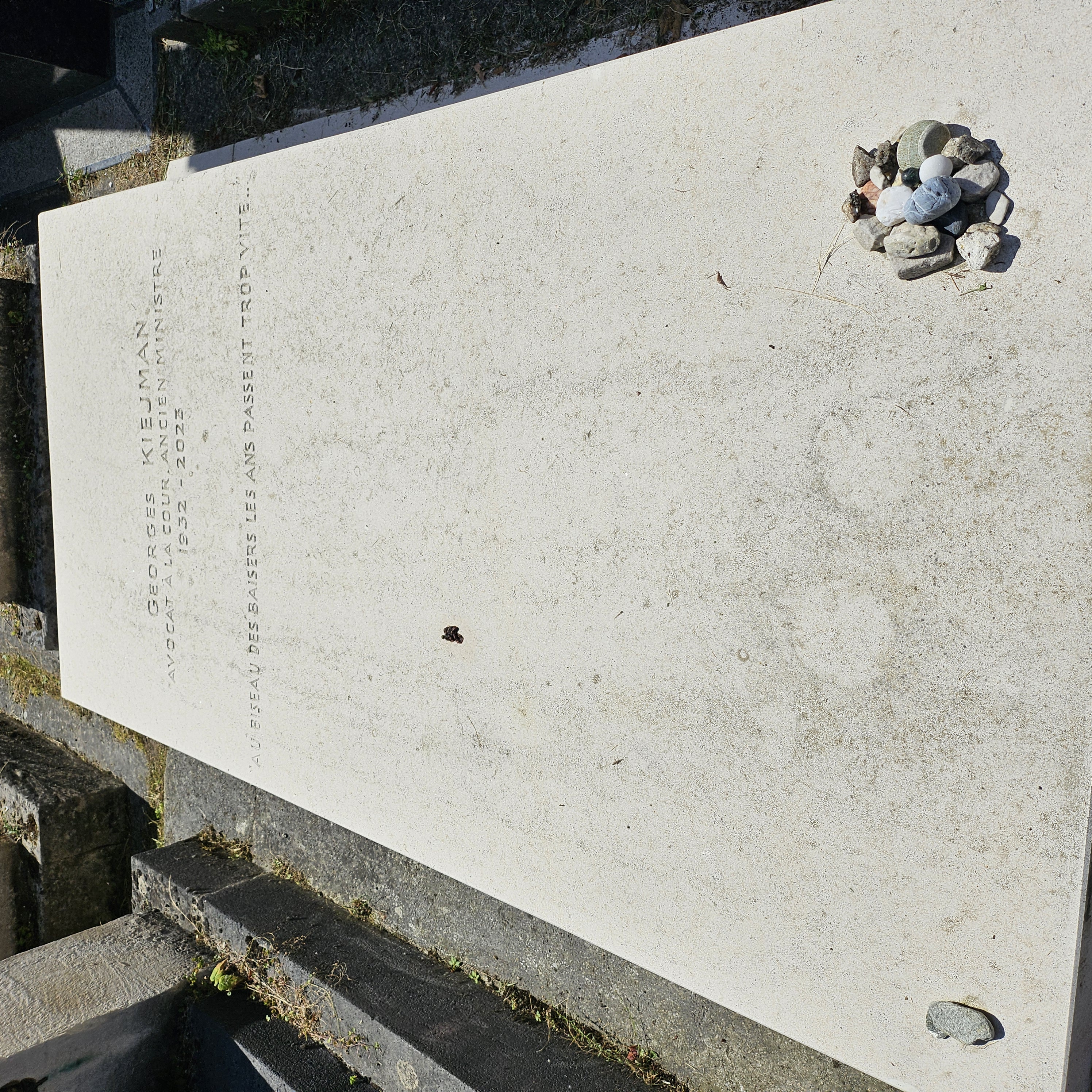 Tombe de Georges Kiejman au cimetière du Montparnasse à Paris