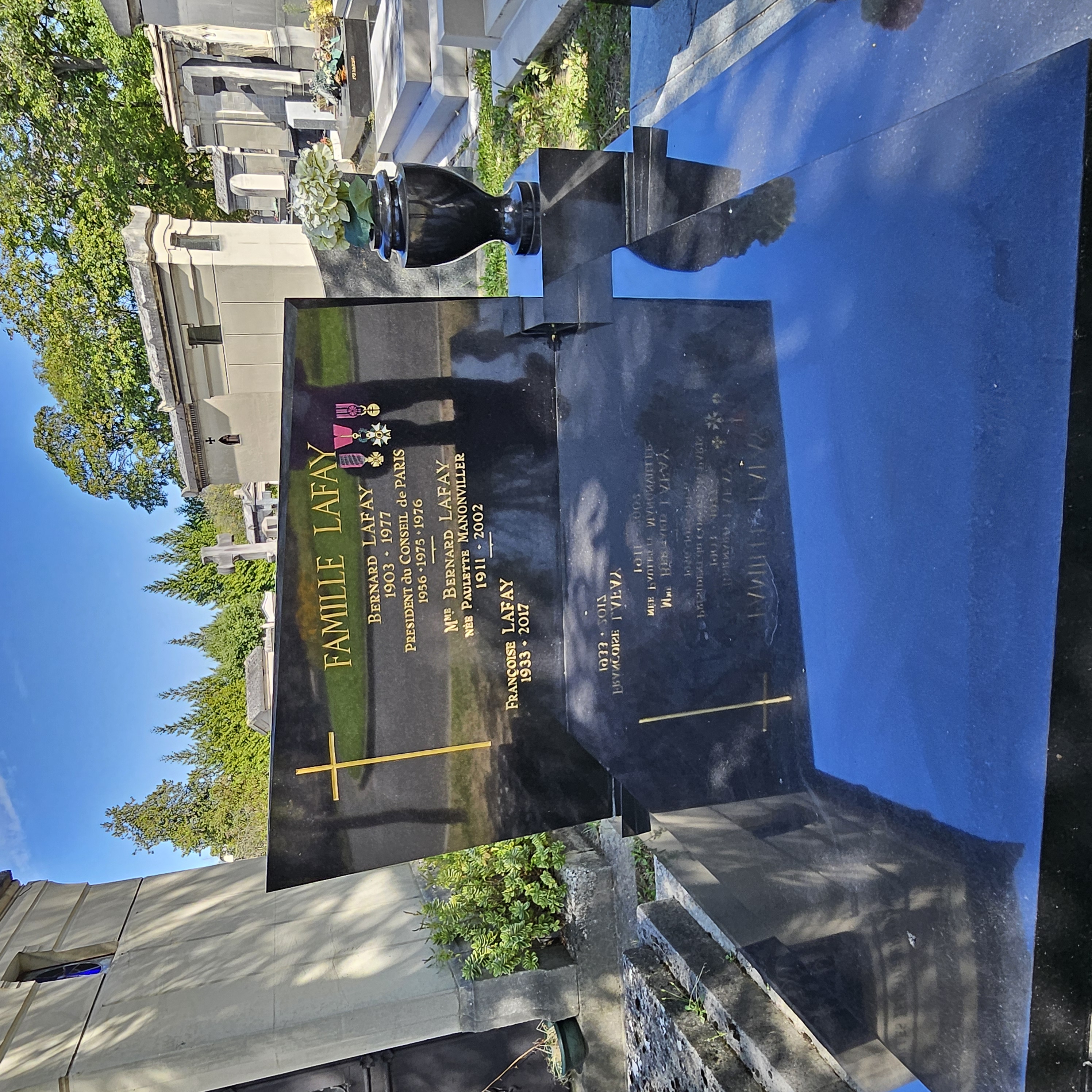 Tombe de Bernard Lafay au cimeti&egrave;re du Montparnasse