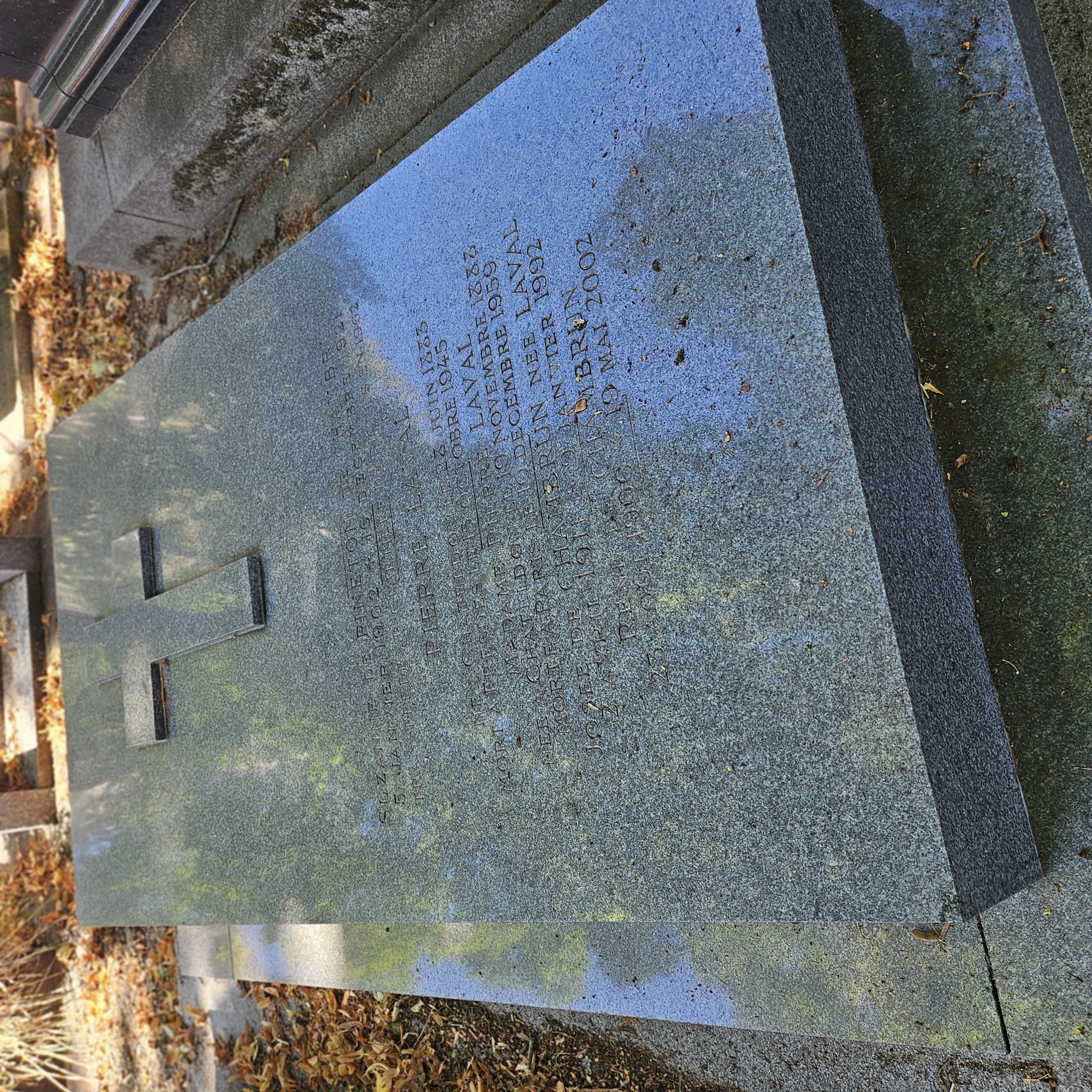 Tombe de Pierre Laval au cimetière du Montparnasse à Paris