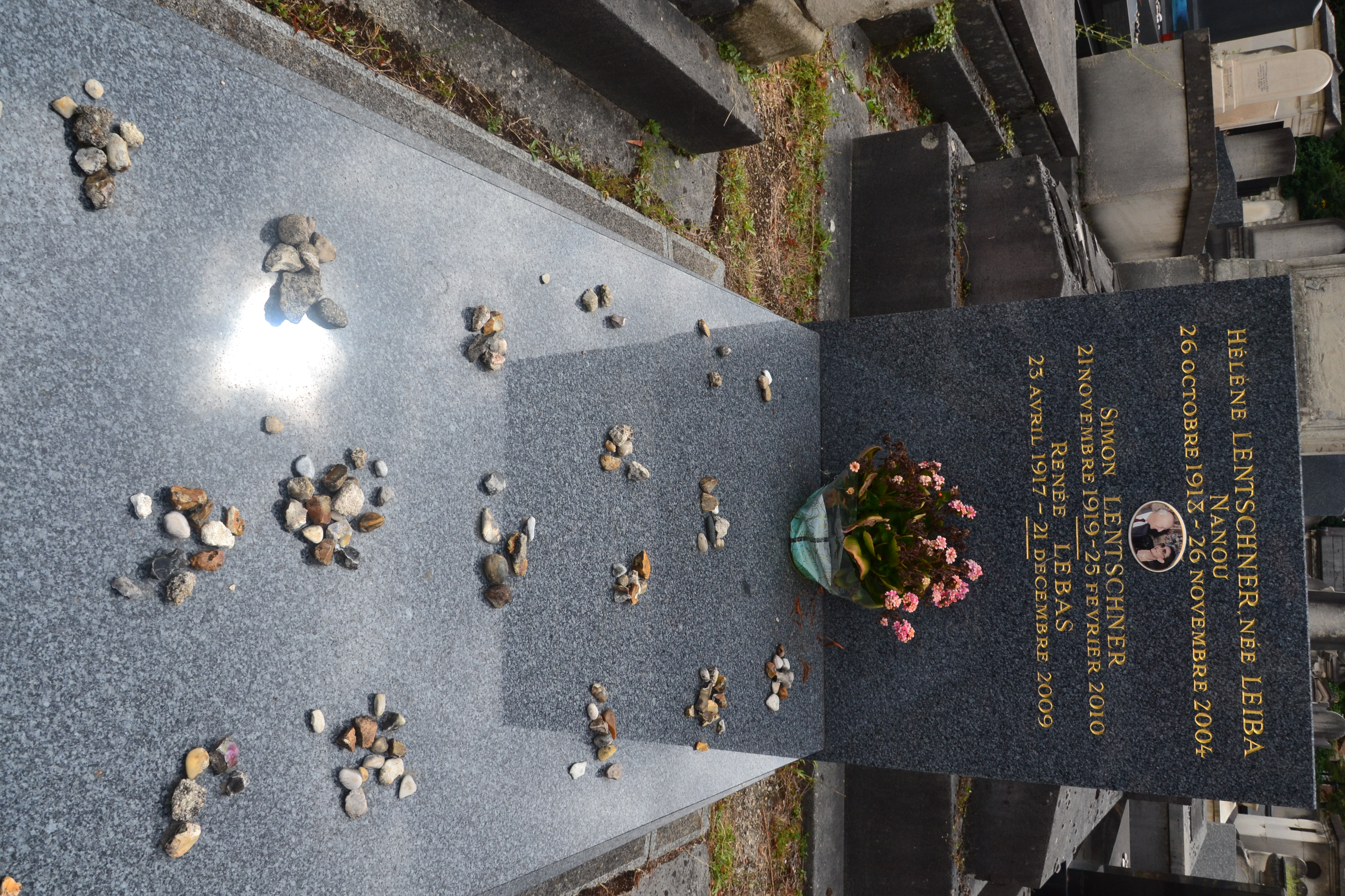 Tombe de Renée Lebas au cimetière du Montparnasse à Paris