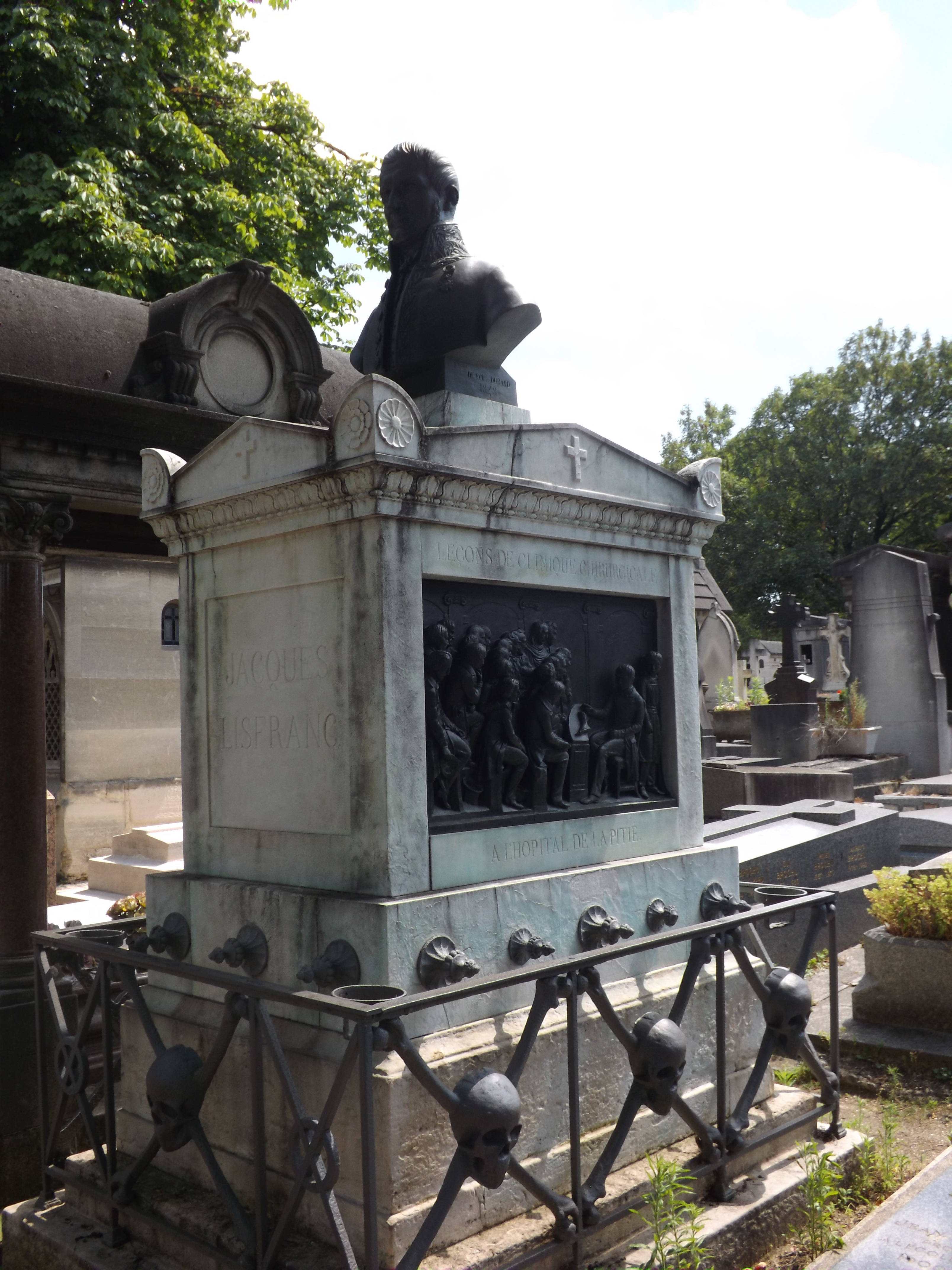Tombe de Jacques Lisfranc au cimeti&egrave;re du Montparnasse