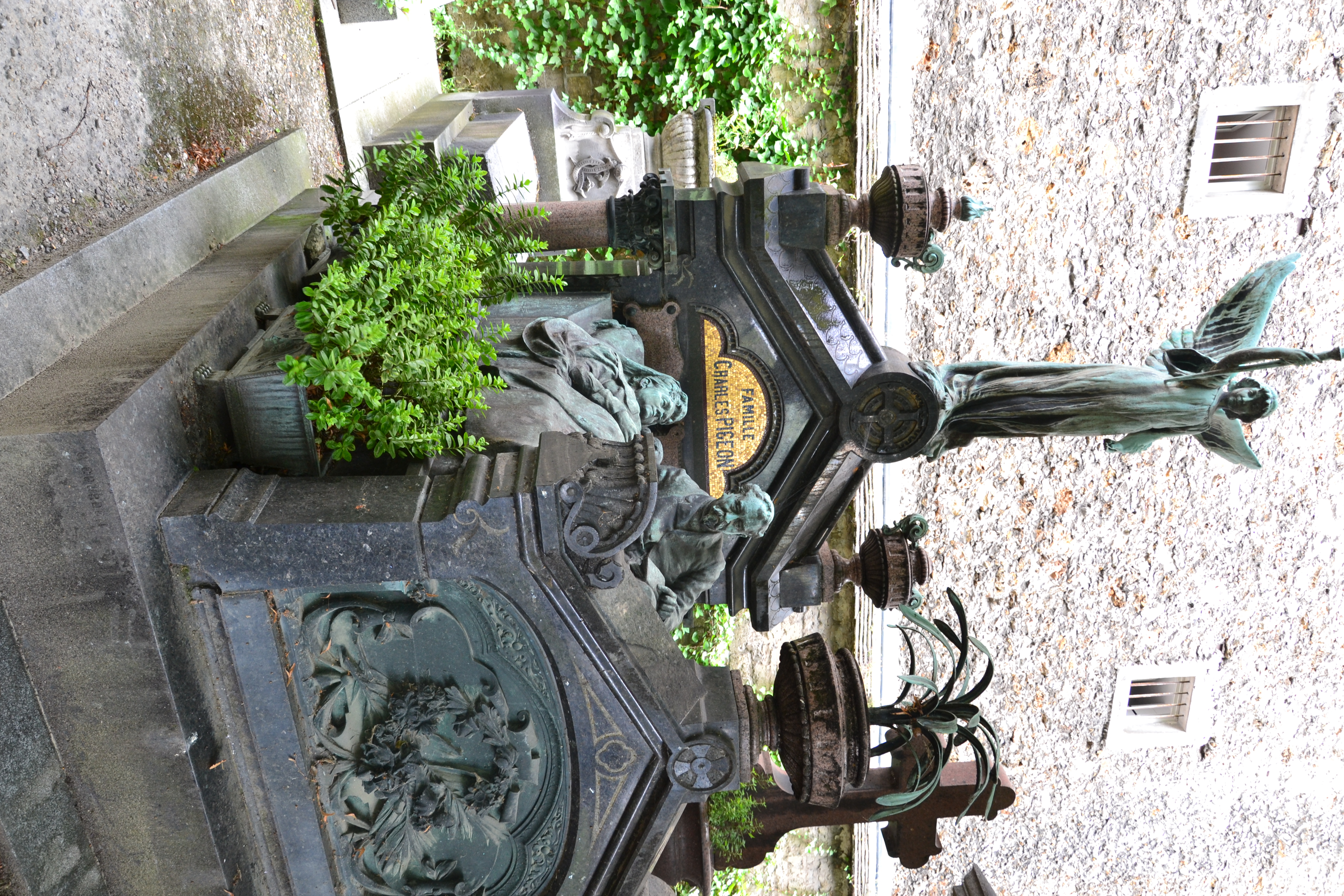 Tombe de Charles Pigeon au cimetière du Montparnasse à Paris