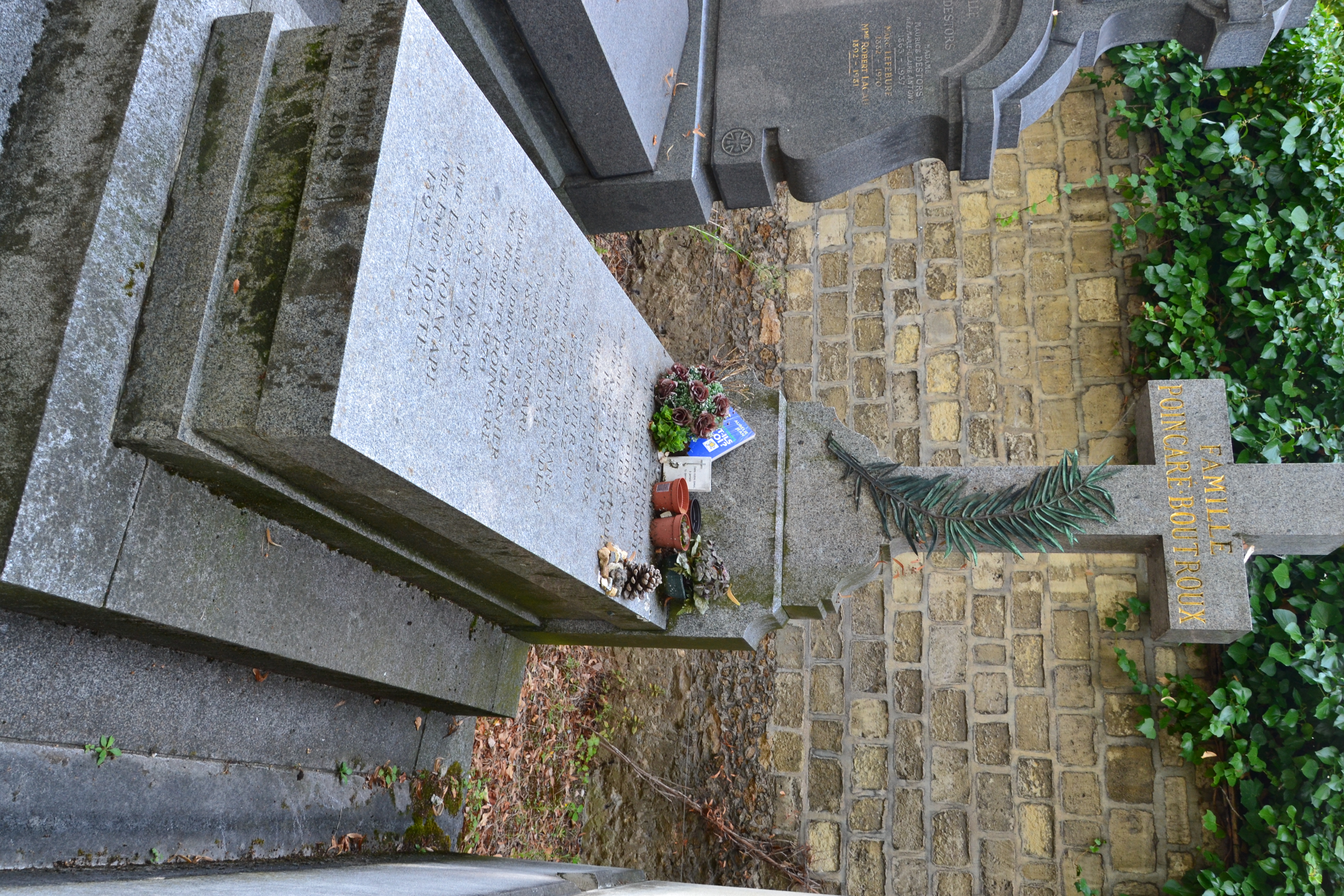 Tombe d'Henri Poincar&eacute;