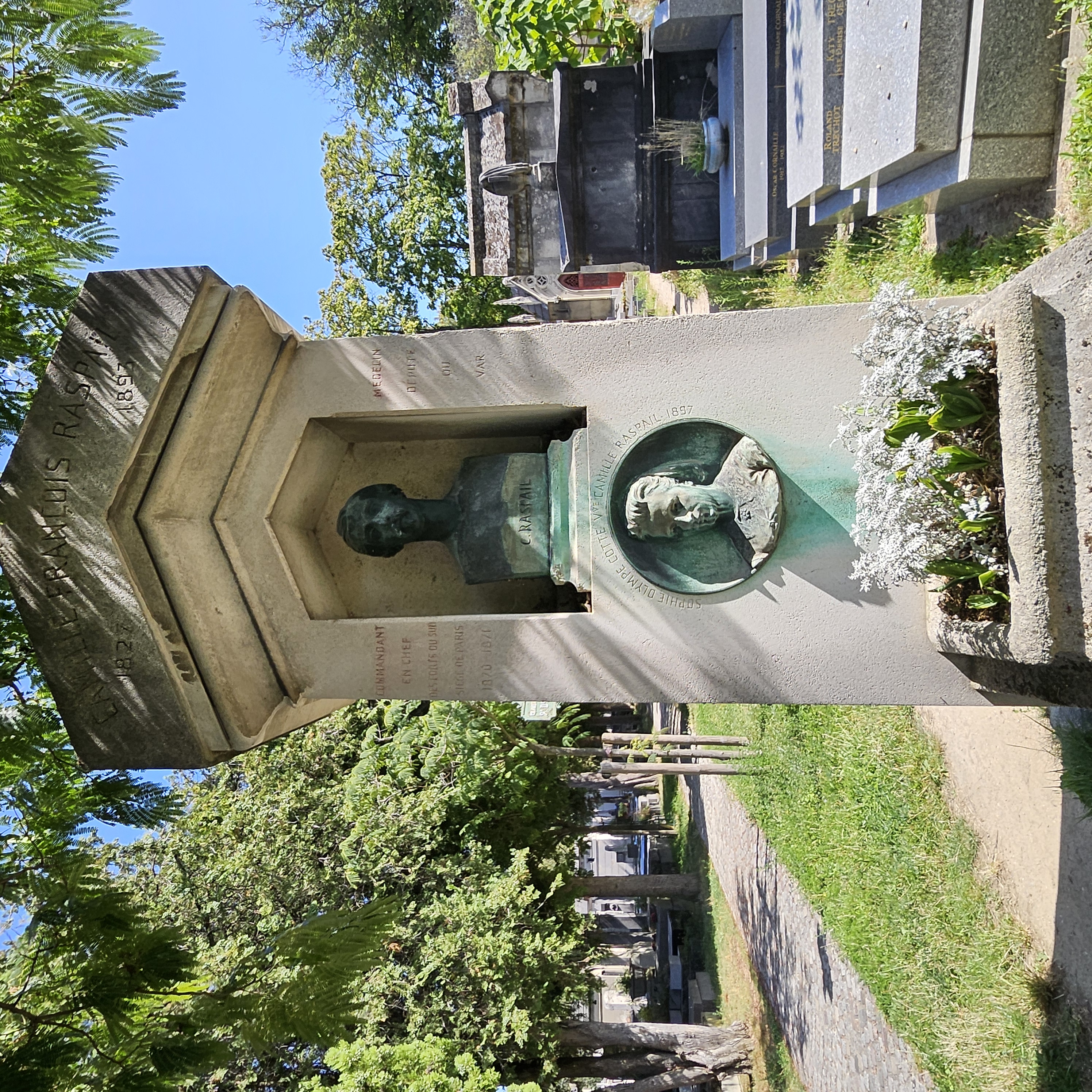 Tombe de Camille Raspail