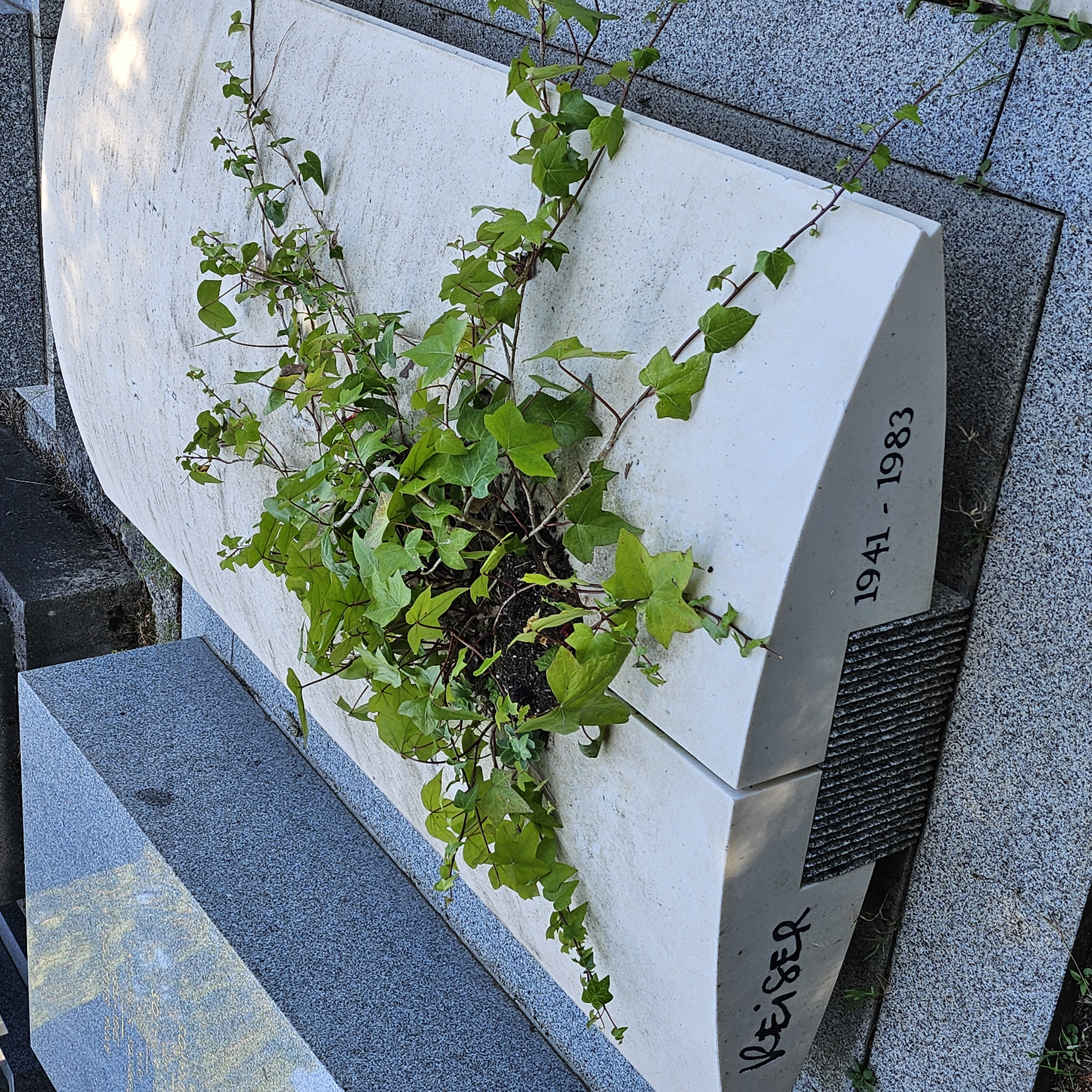 Tombe de Jean-Marc Reiser