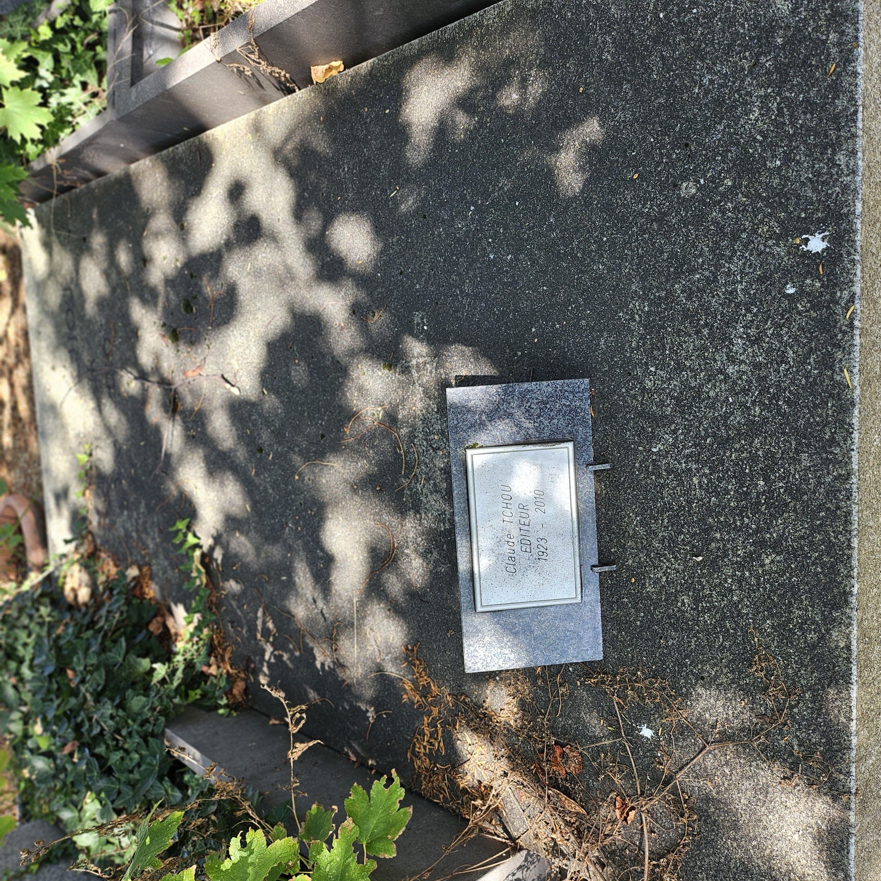 Tombe de Claude Tchou