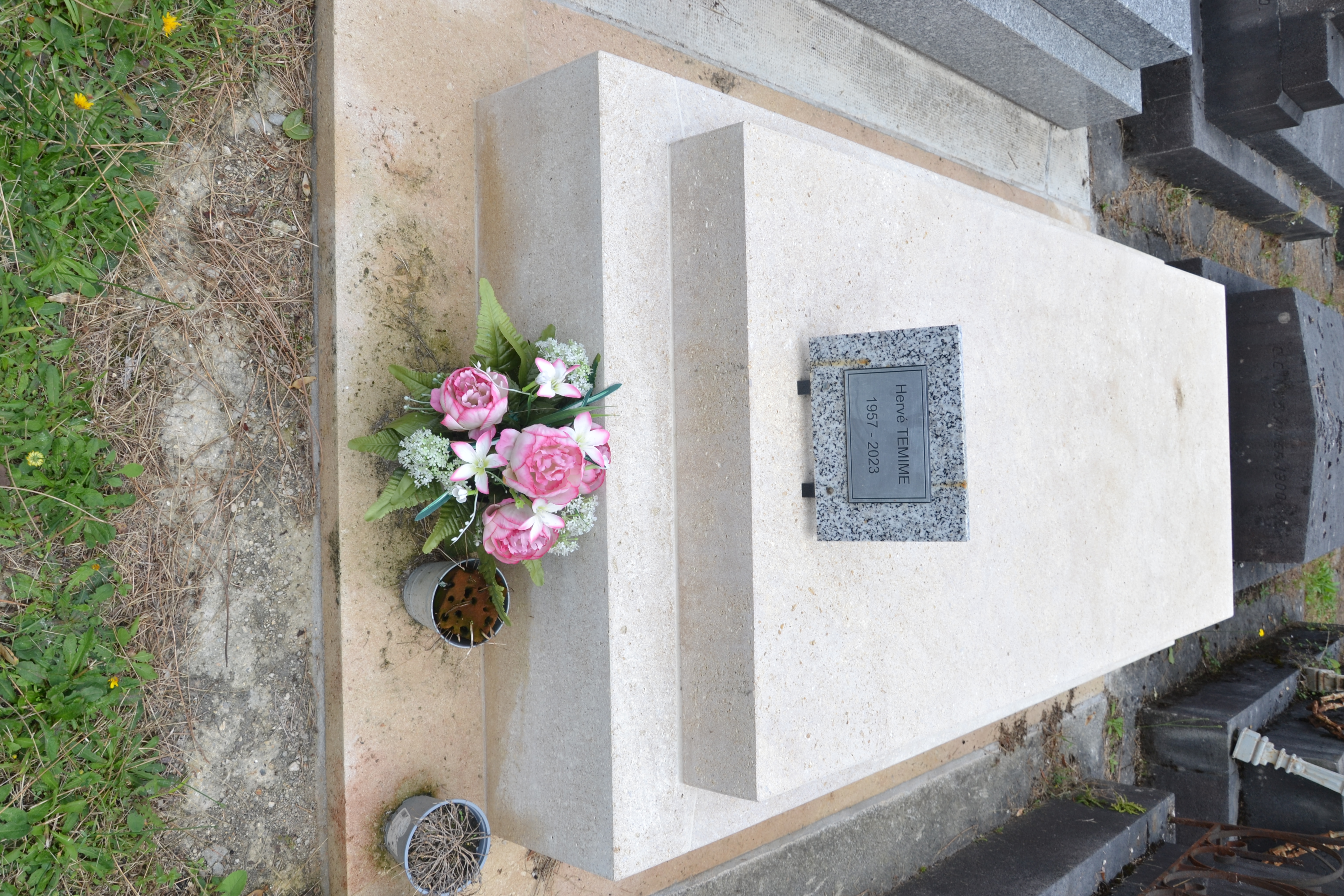 Tombe de Herv&eacute; Temime