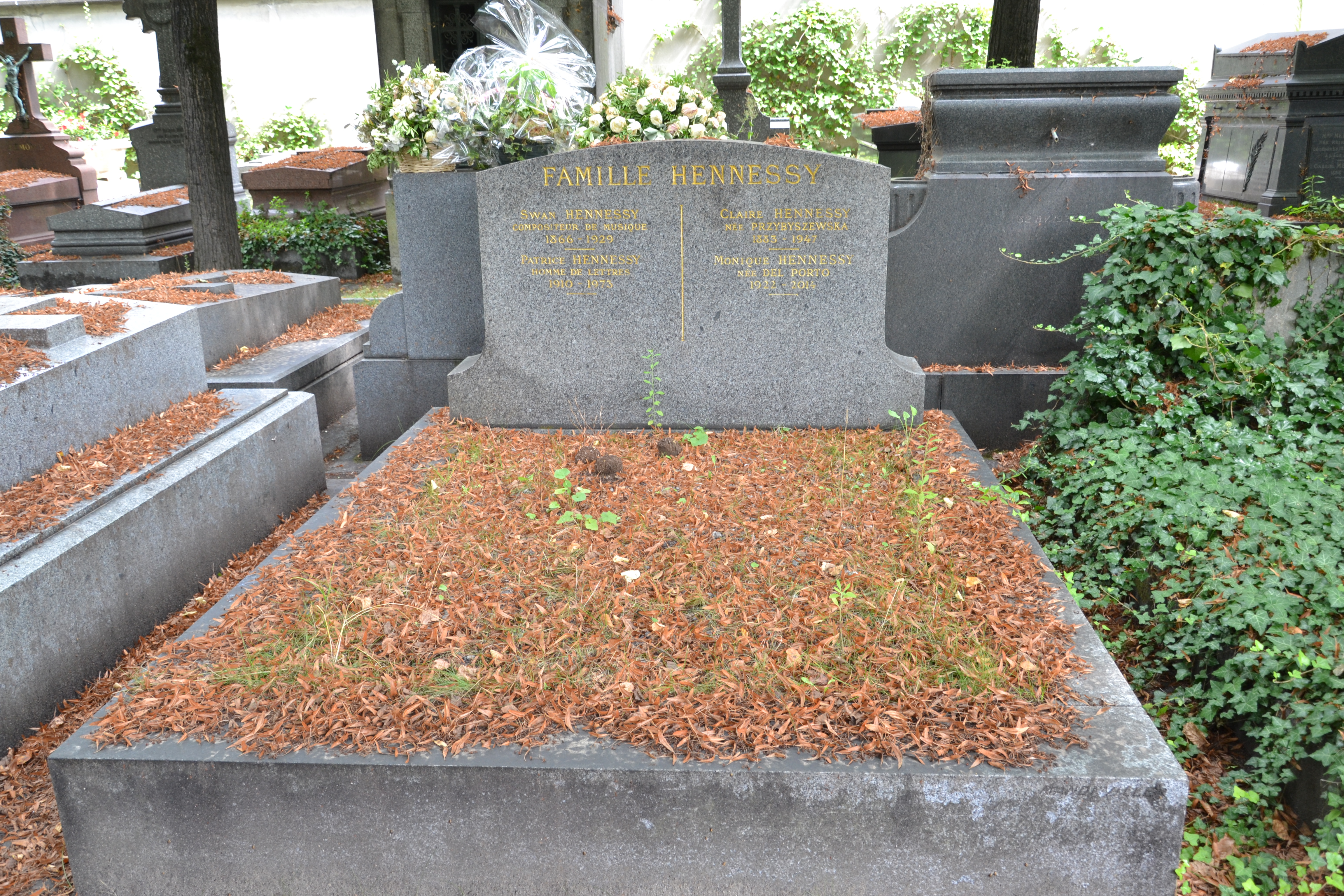 Tombe de Swan et Patrice Hennessy au cimeti&egrave;re du Montparnasse