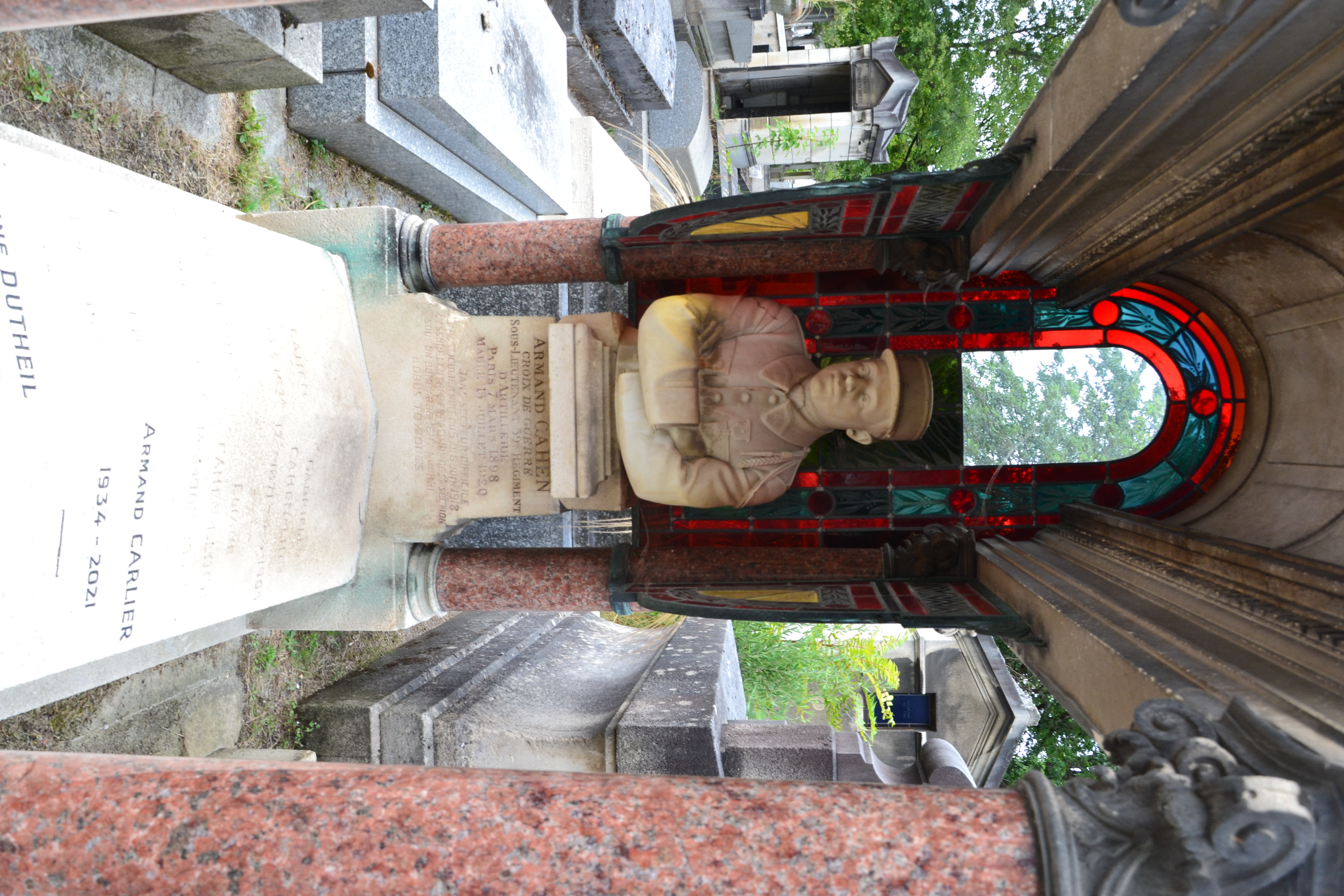 Monument funéraire avec vitrail Art déco, Armand Cahen